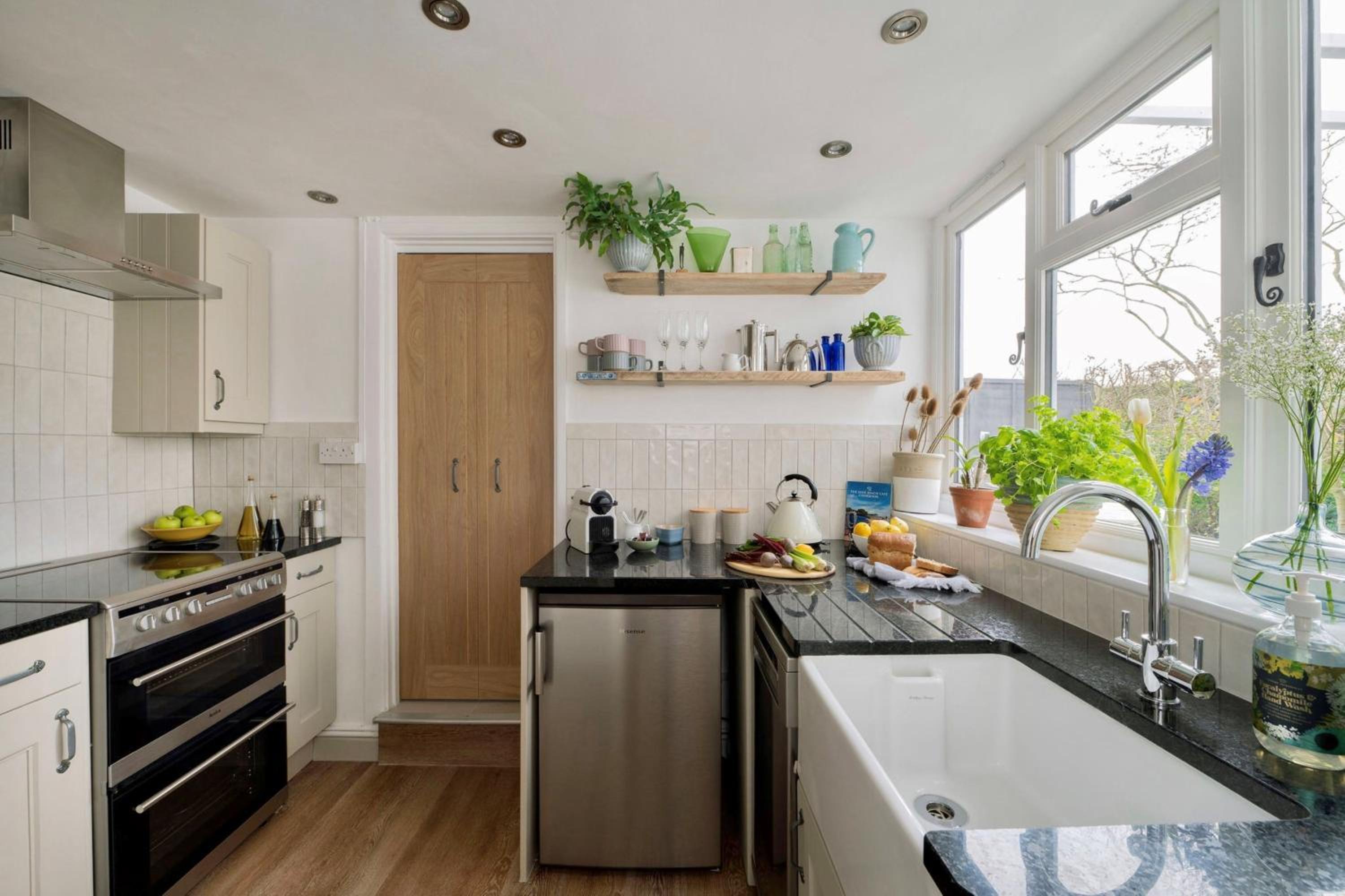 Tudor Rose Cottage view 3