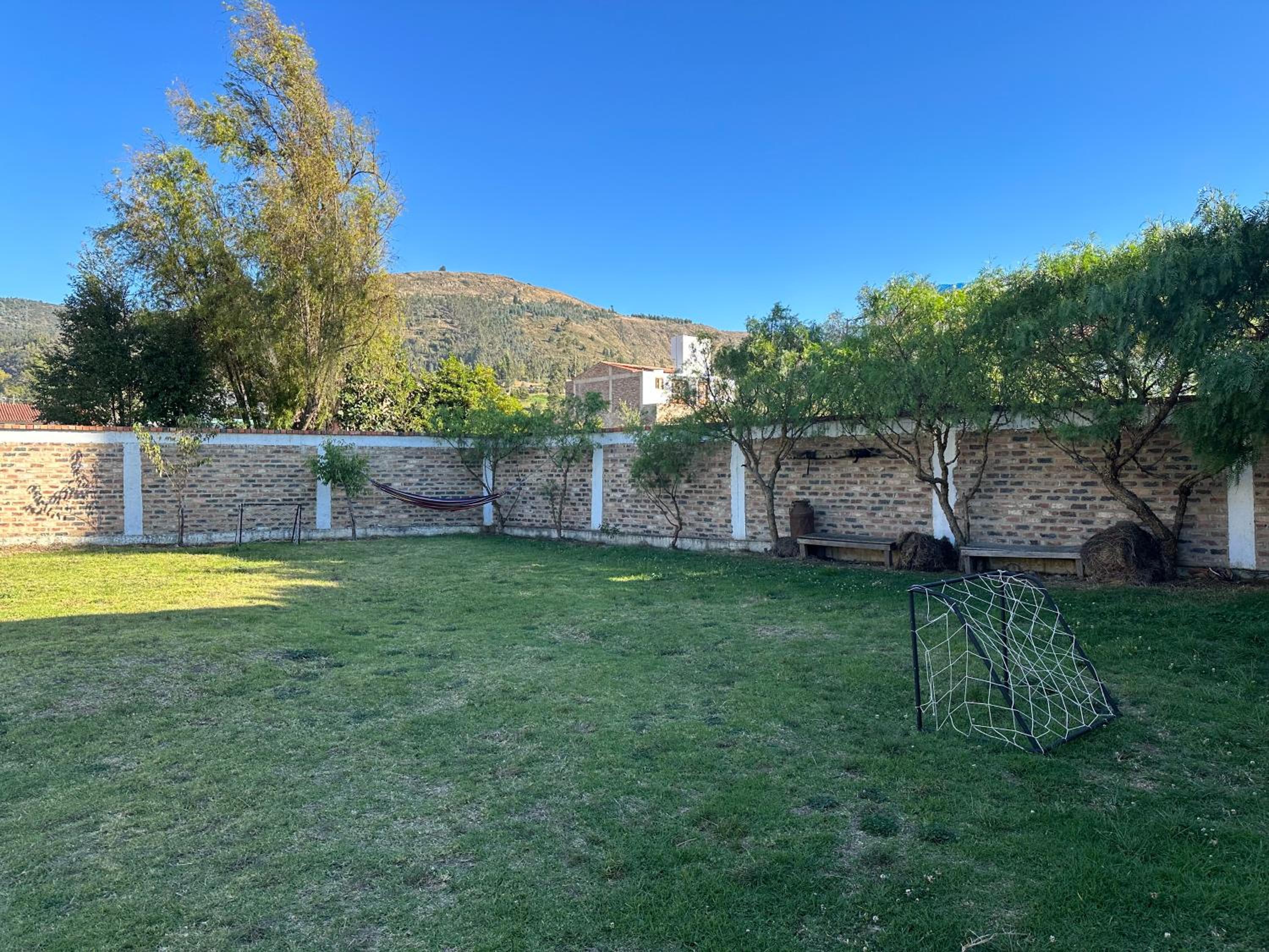Cabaña con excelente ubicación y zona verde.