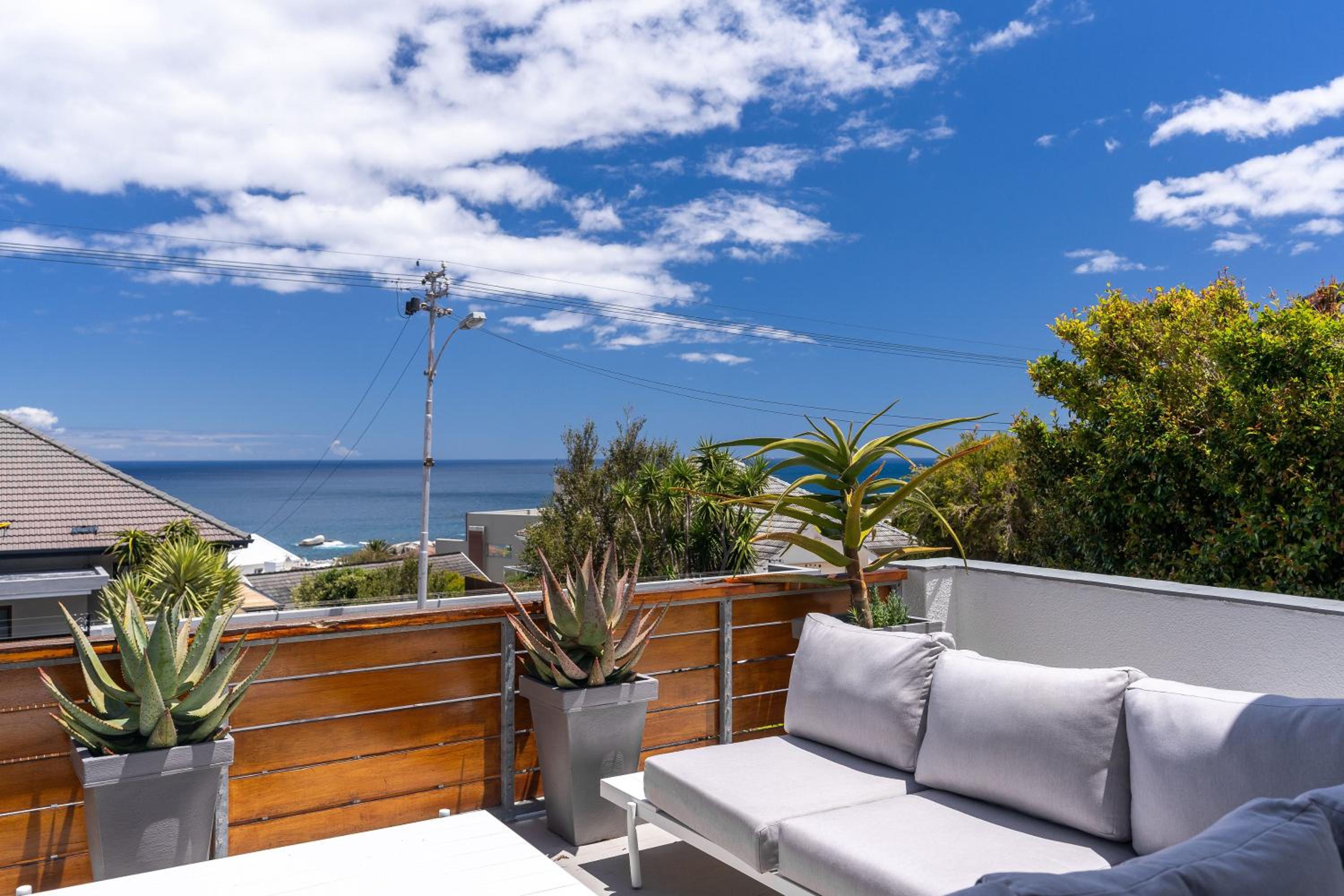 Camps Bay Deluxe - Luxury Home With Pool, Ocean & Mountain Views view 5
