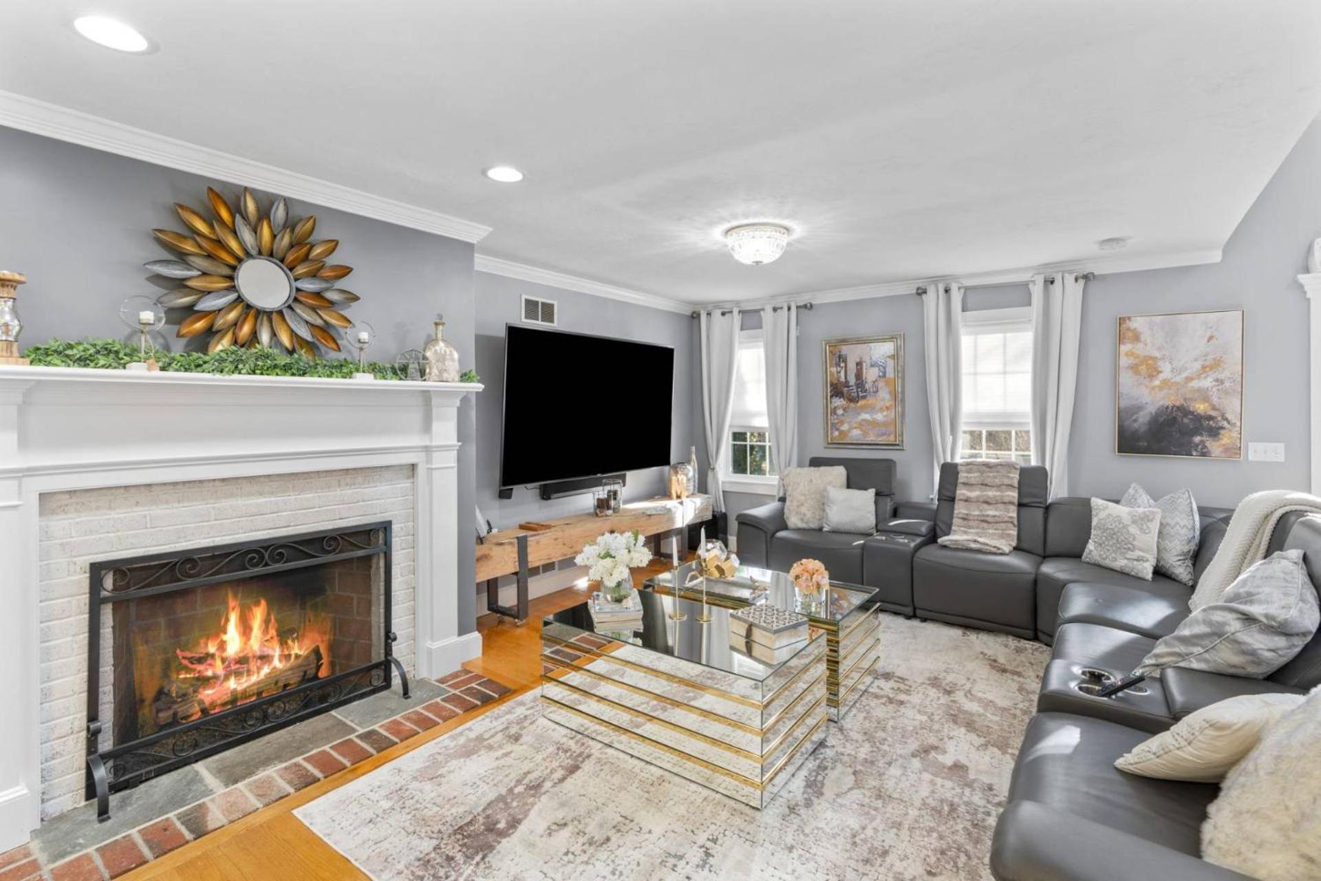 Barnstable Luxury Family Retreat with pool, fire pit and beach nearby