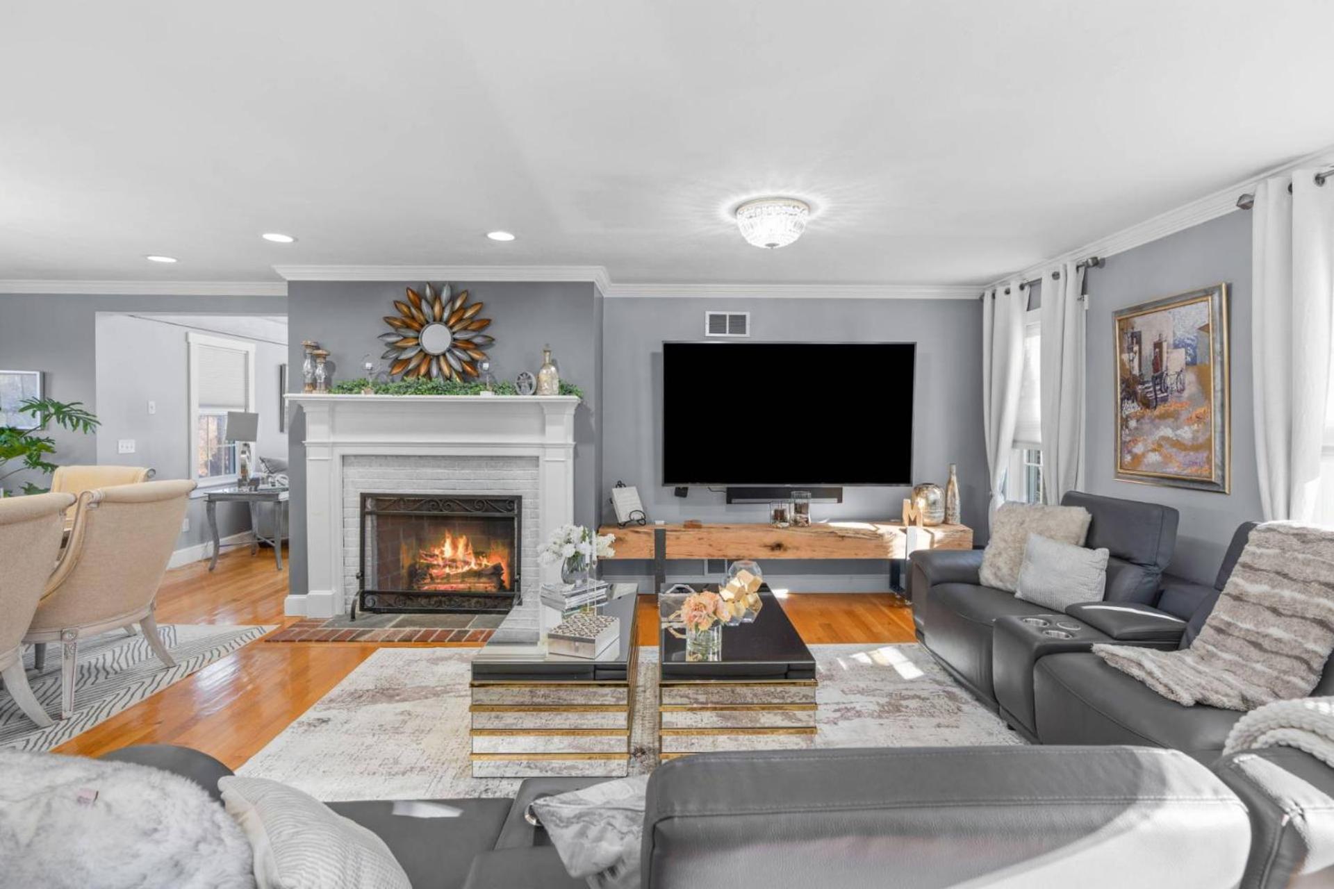 Barnstable Luxury Family Retreat with pool, fire pit and beach nearby