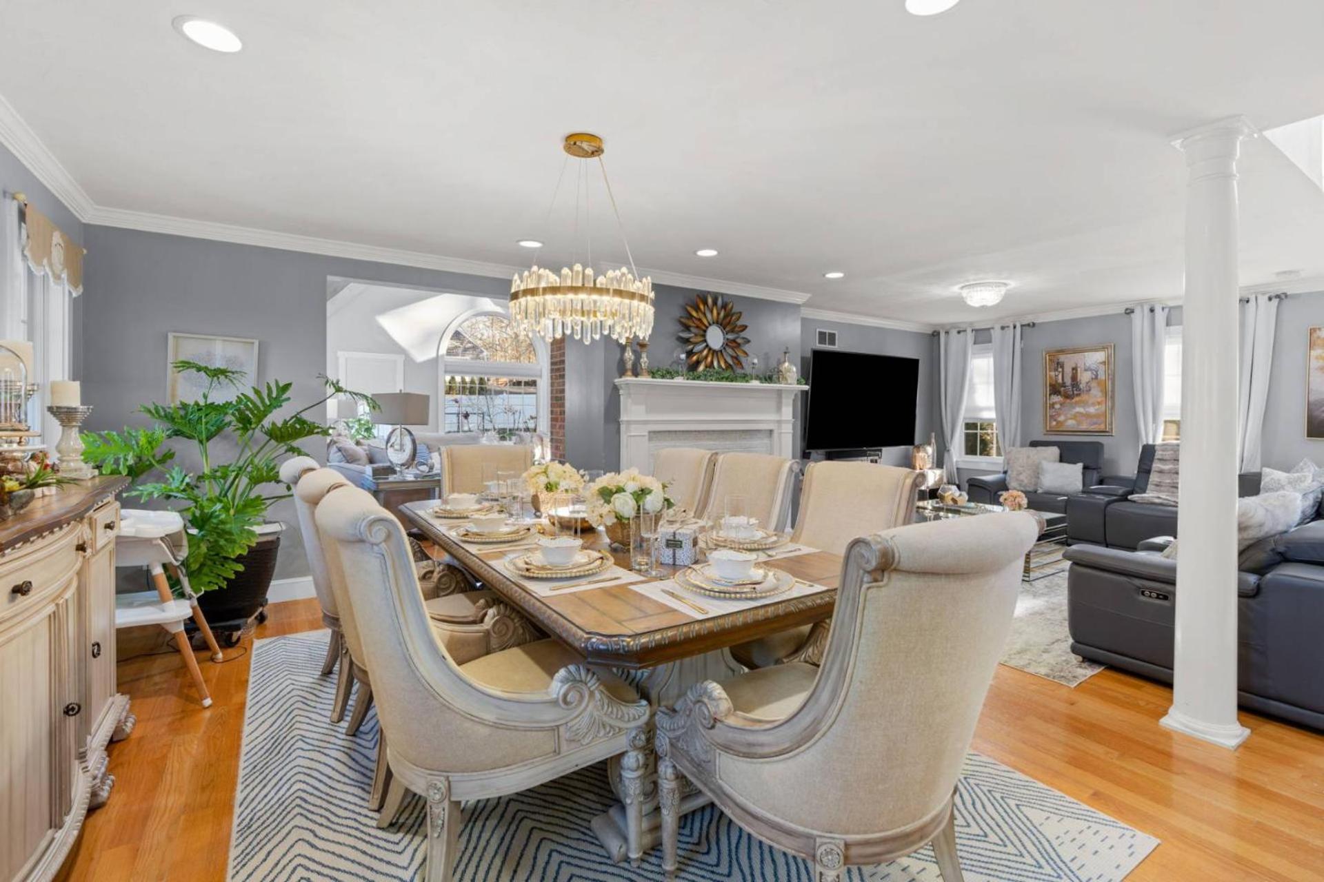 Barnstable Luxury Family Retreat with pool, fire pit and beach nearby