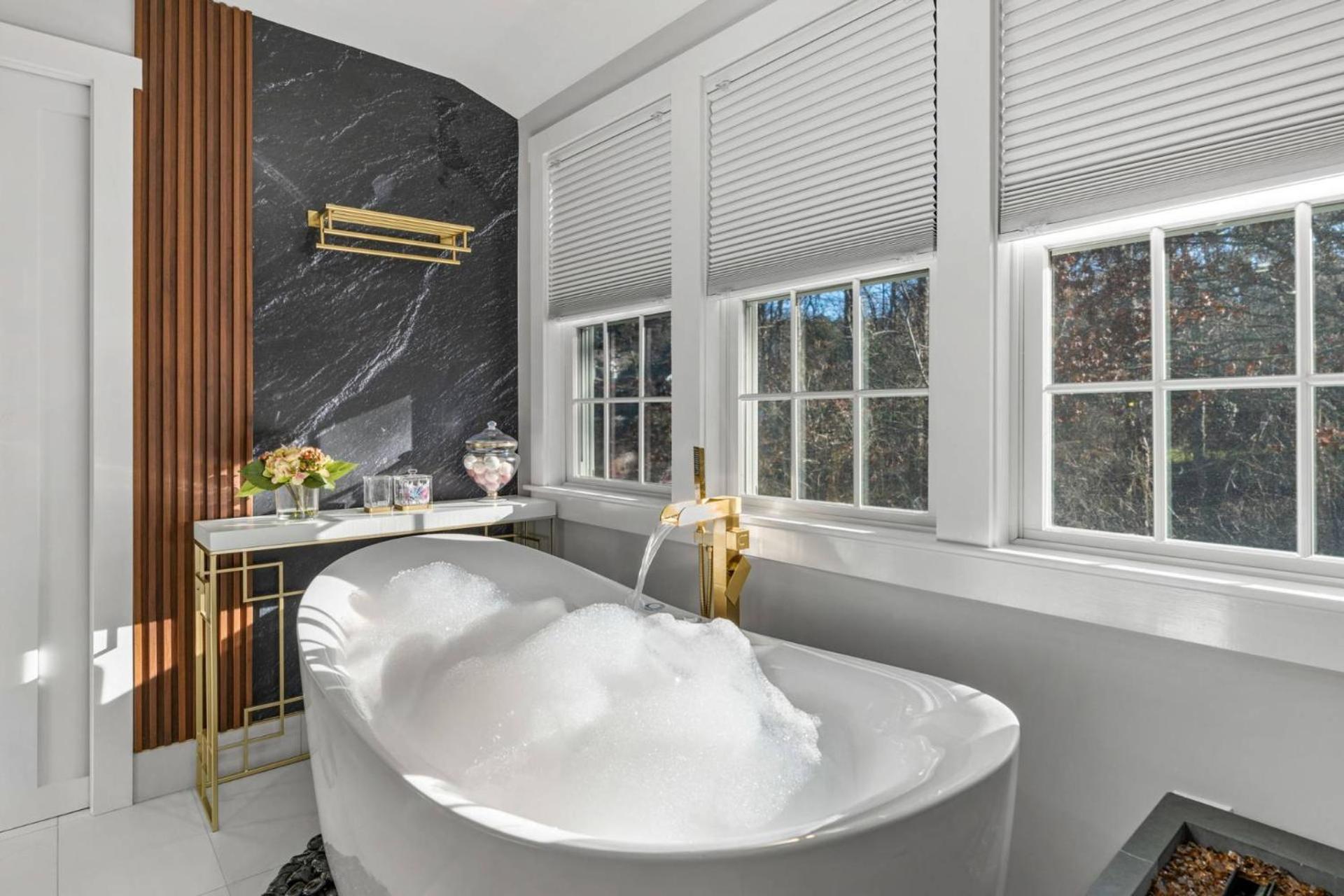 Barnstable Luxury Family Retreat with pool, fire pit and beach nearby