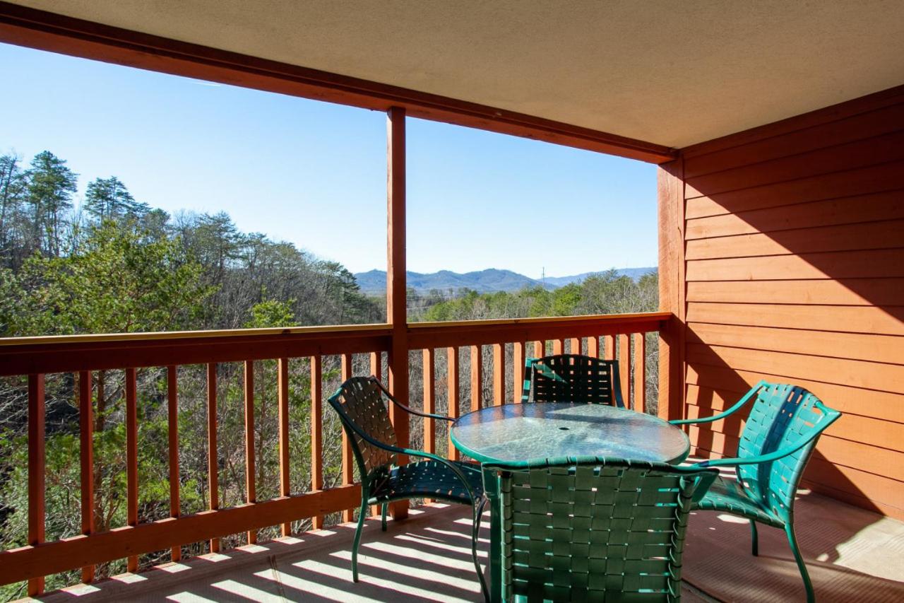 Papa Bears Hideaway Stunning Views CommunityPOOL