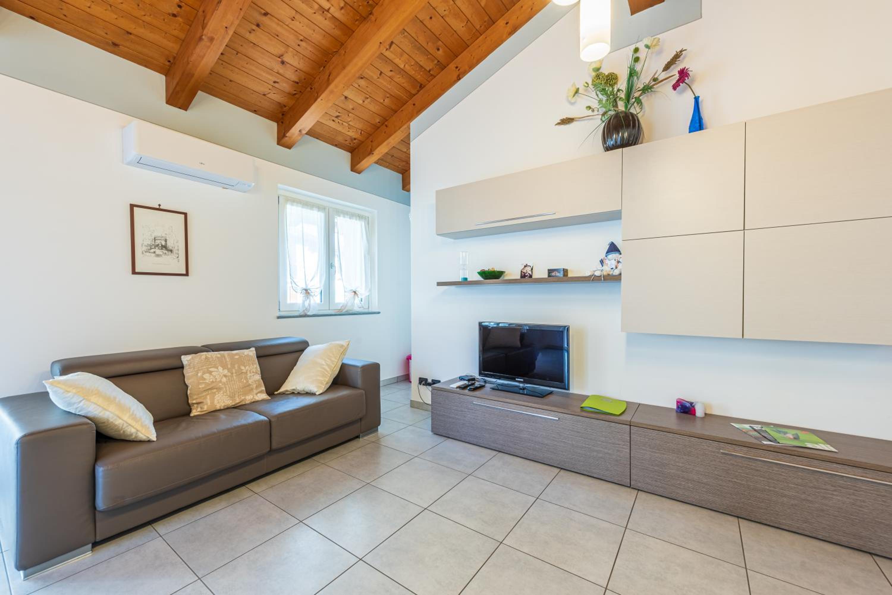 In Piazzetta holiday apartments, Barolo view 5