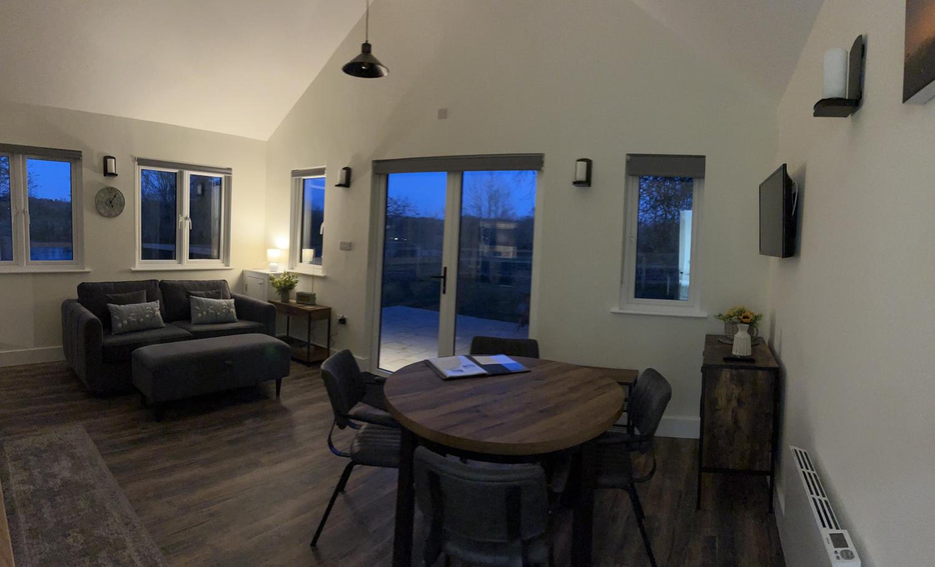 Lakeside Lodge