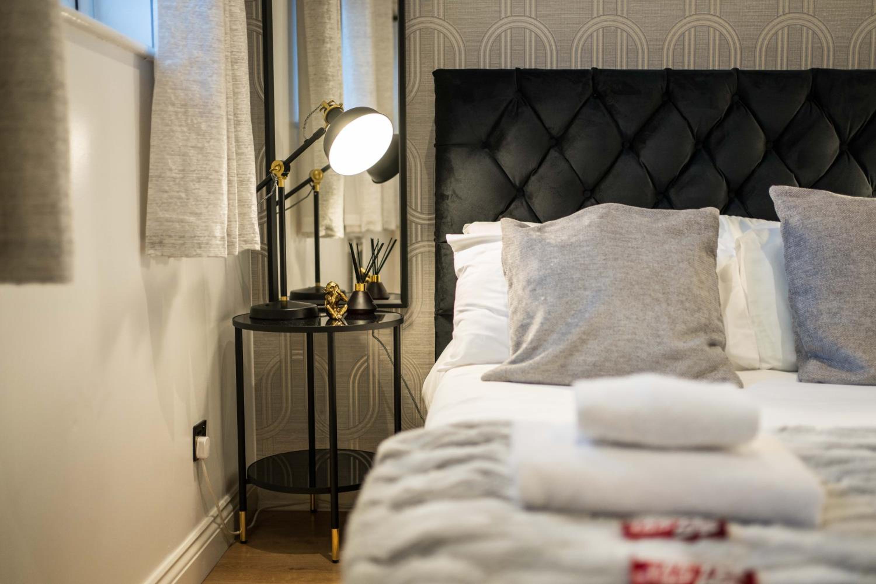 Superb House close to the lovely Little Venice — bedroom