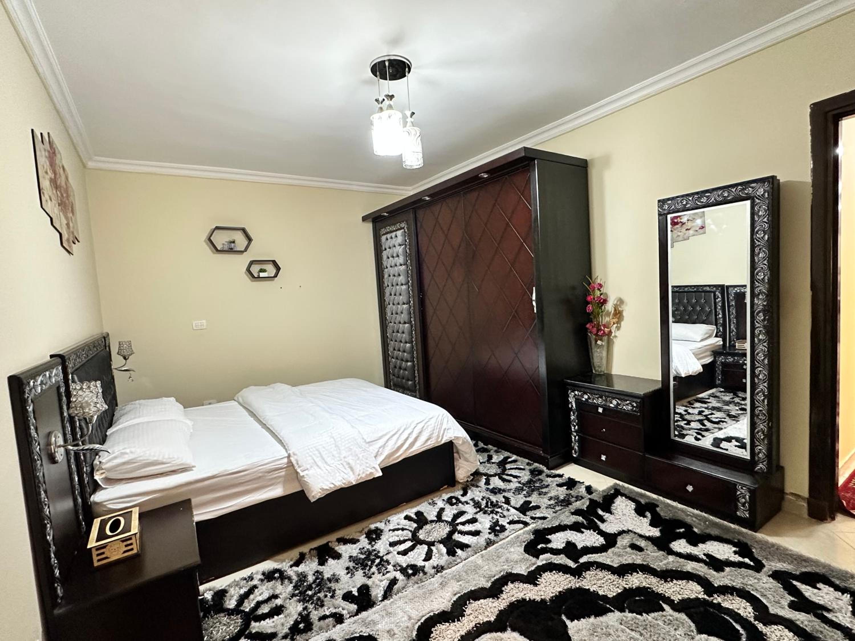 Luxury apartment in Sheikh Zayed City