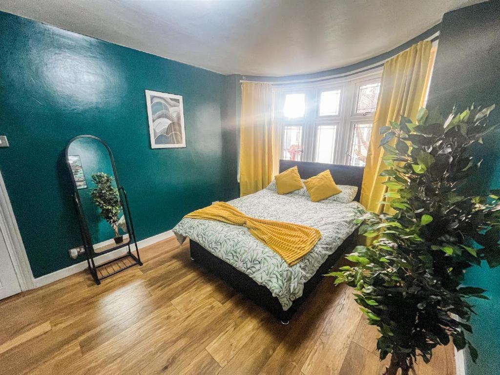 Enquiries East London Townhouse by Harlington view 3