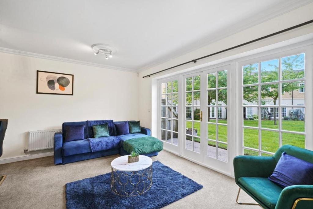 Stylish Central York House Sleeps 10 photo 2
