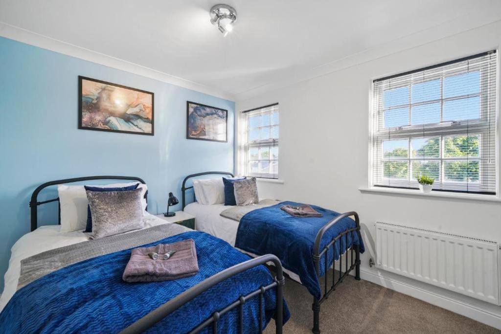 Stylish Central York House Sleeps 10 photo 4