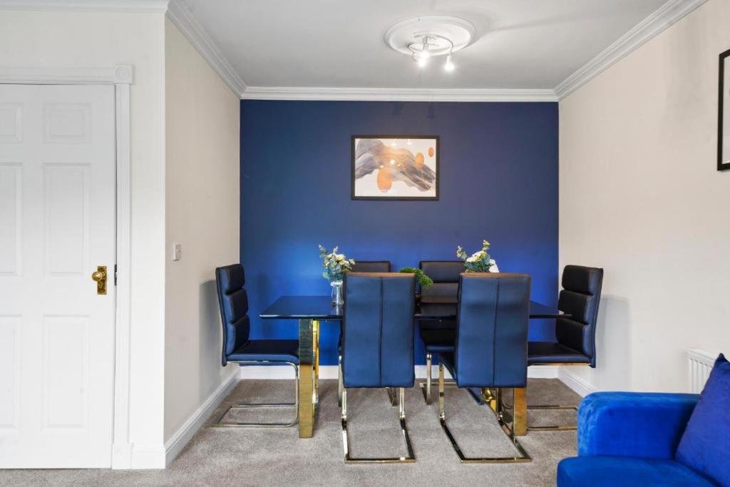 Stylish Central York House Sleeps 10 — York