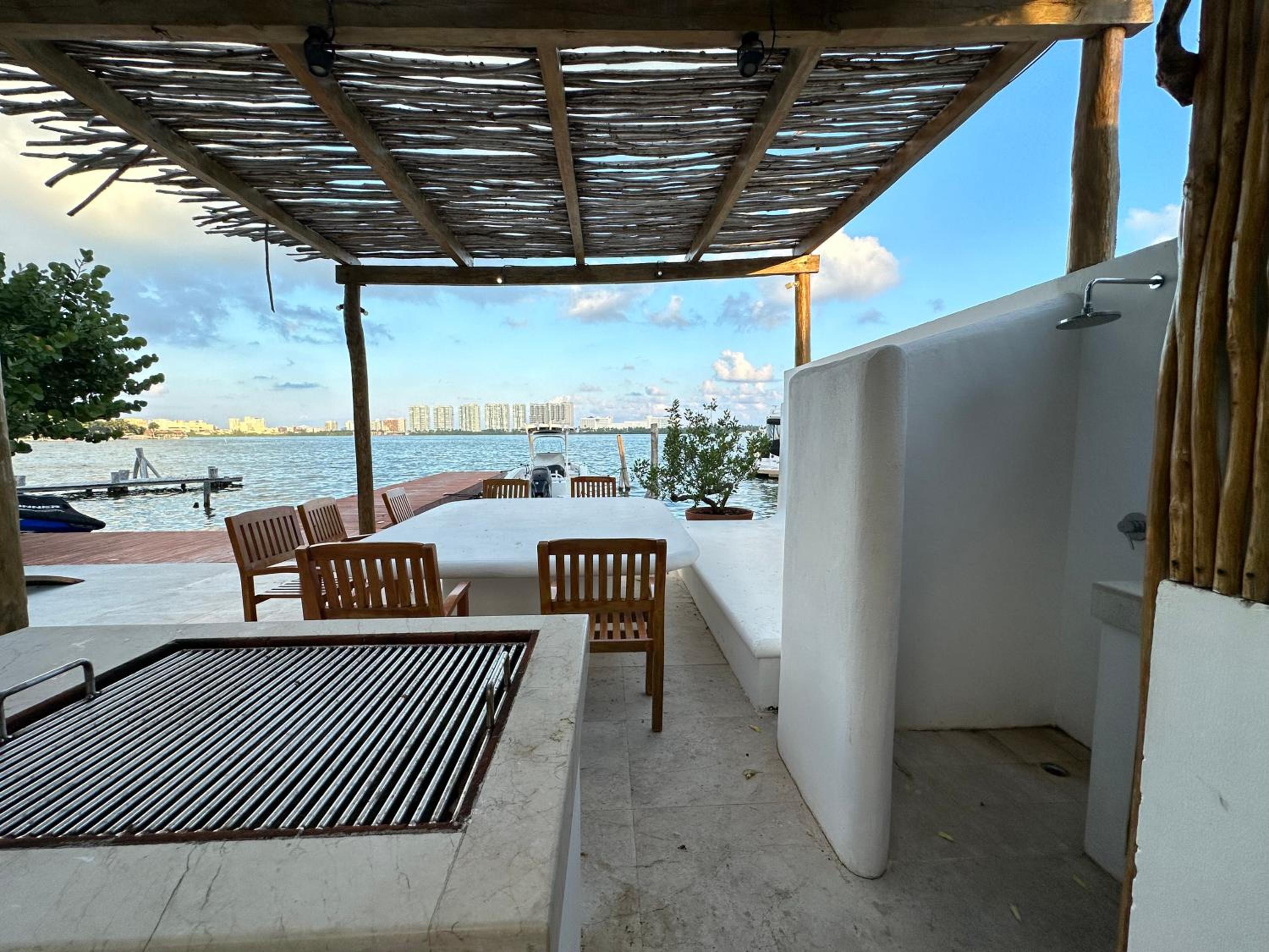 4BR Lakefront Villa with Private Pool by Solmar Rentals