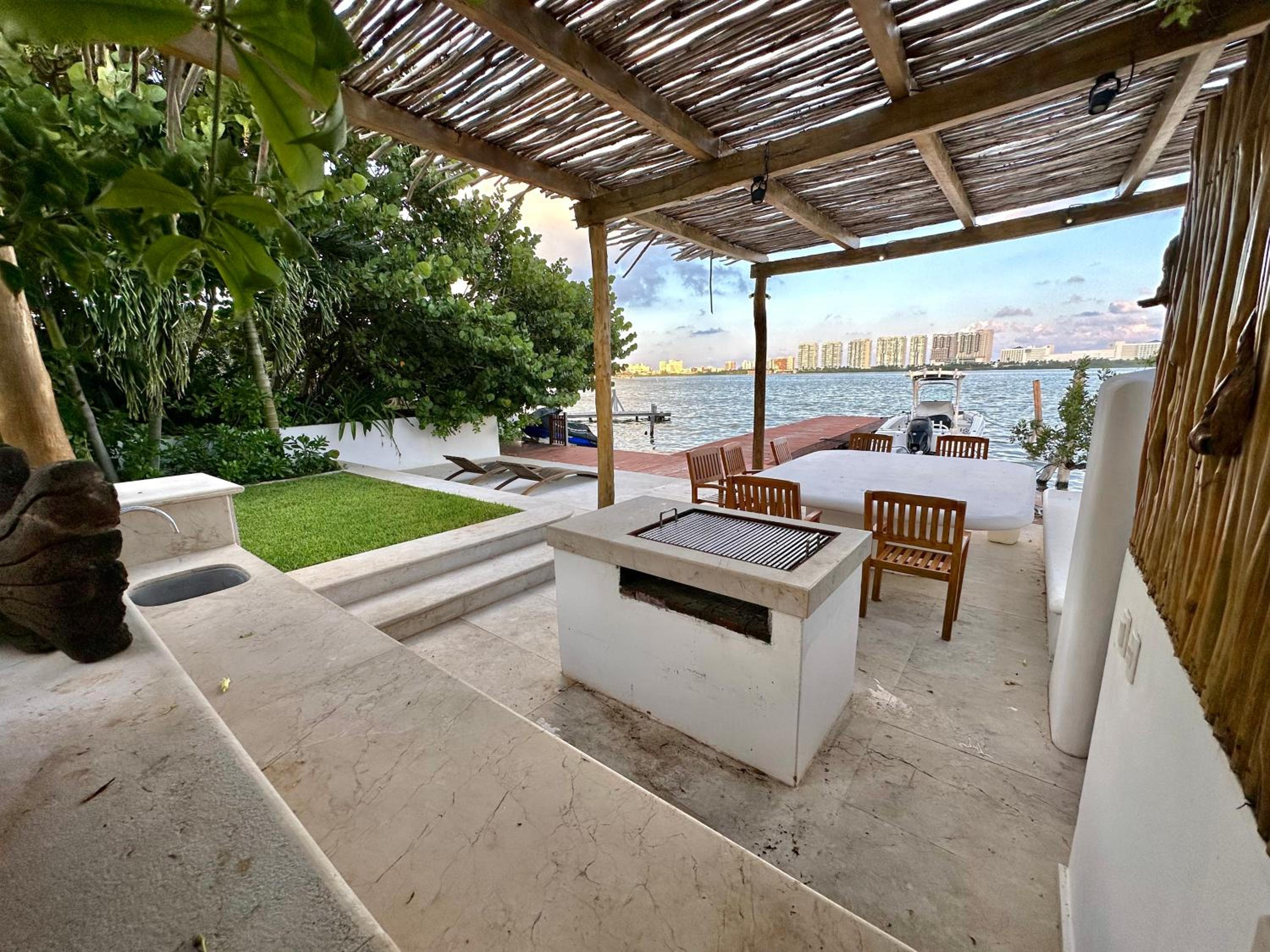 4BR Lakefront Villa with Private Pool by Solmar Rentals