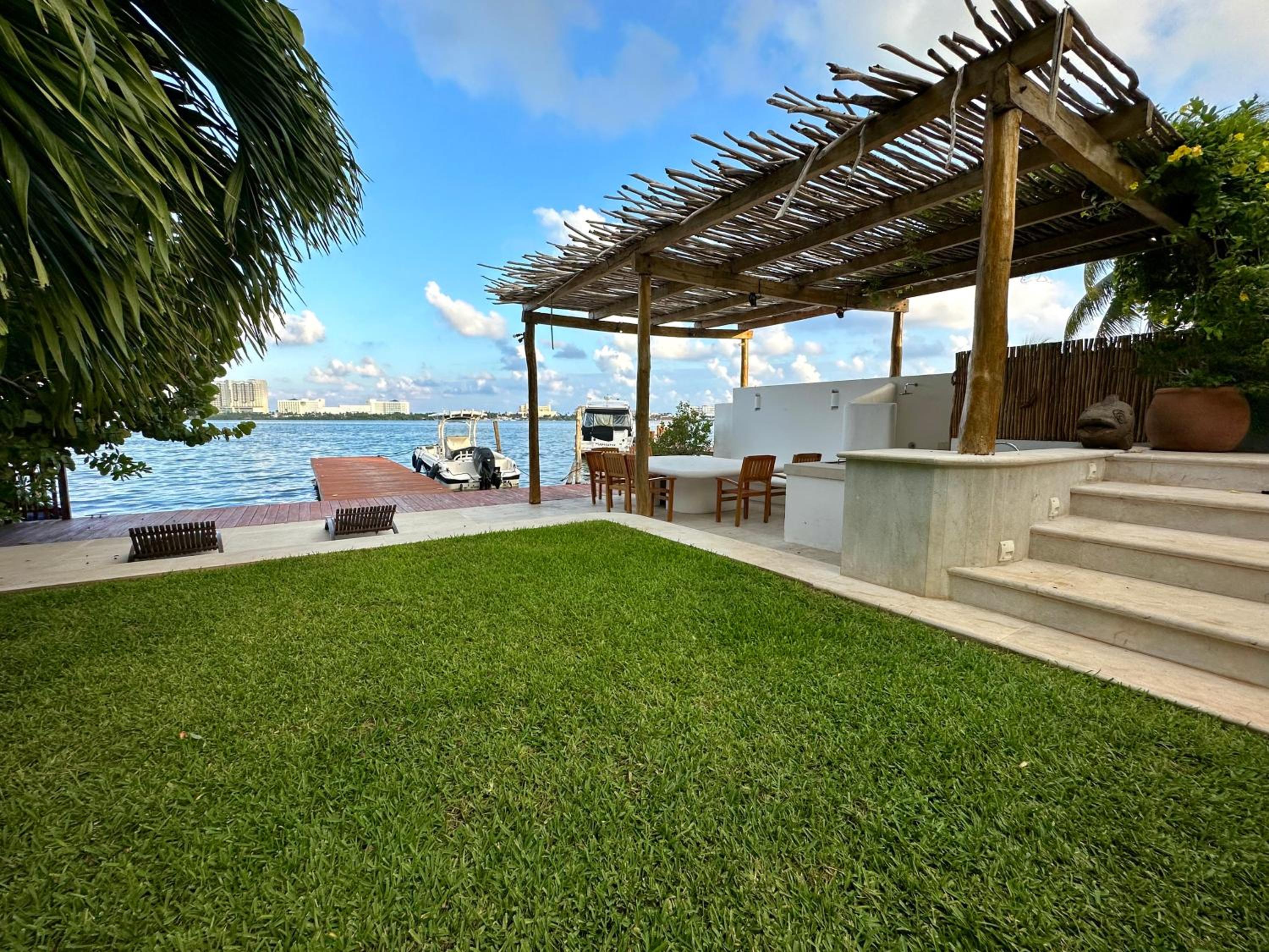 4BR Lakefront Villa with Private Pool by Solmar Rentals