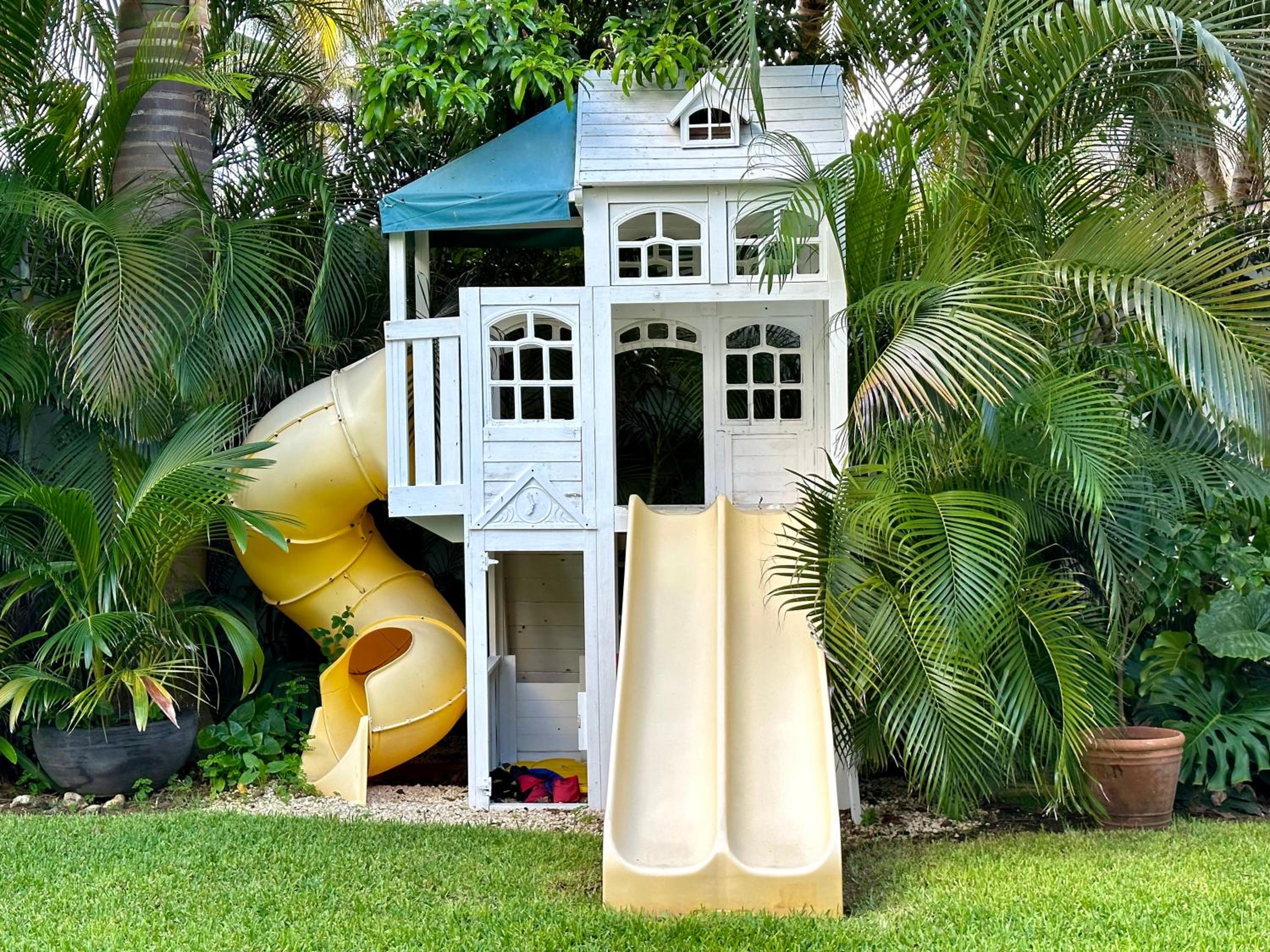 4BR Lakefront Villa with Private Pool by Solmar Rentals
