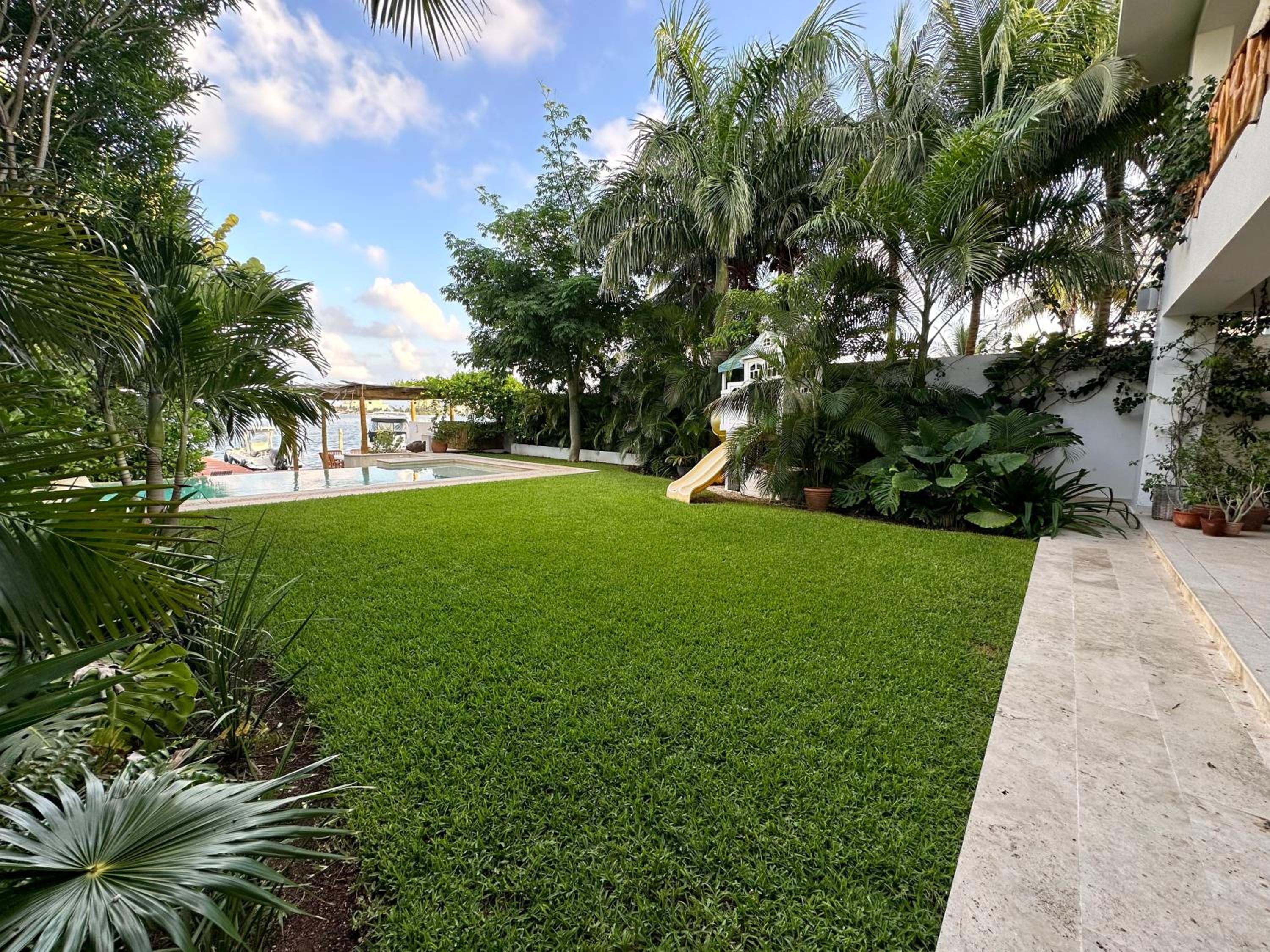 4BR Lakefront Villa with Private Pool by Solmar Rentals