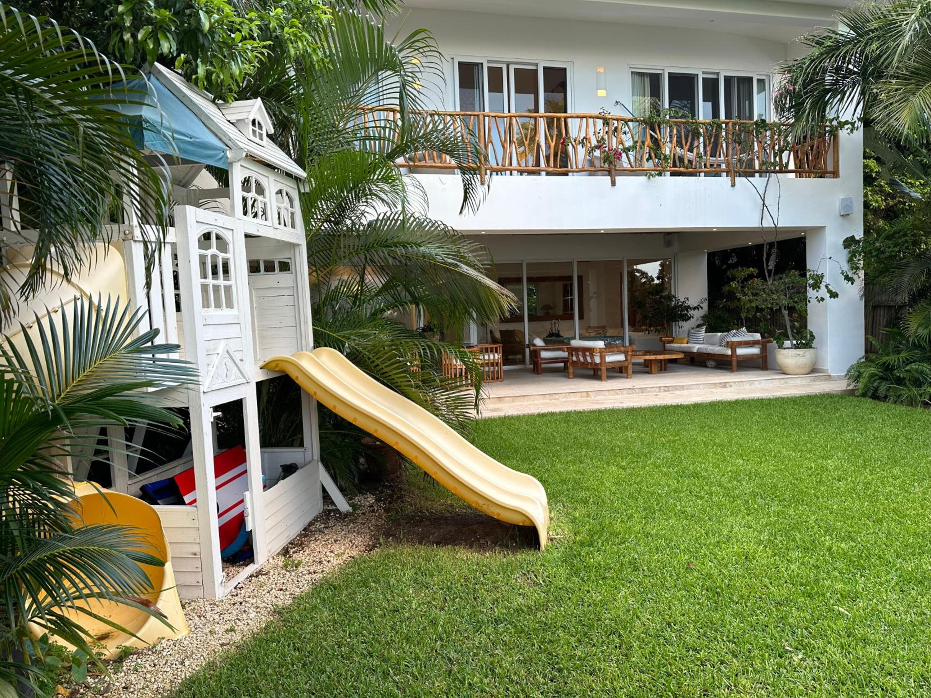 4BR Lakefront Villa with Private Pool by Solmar Rentals