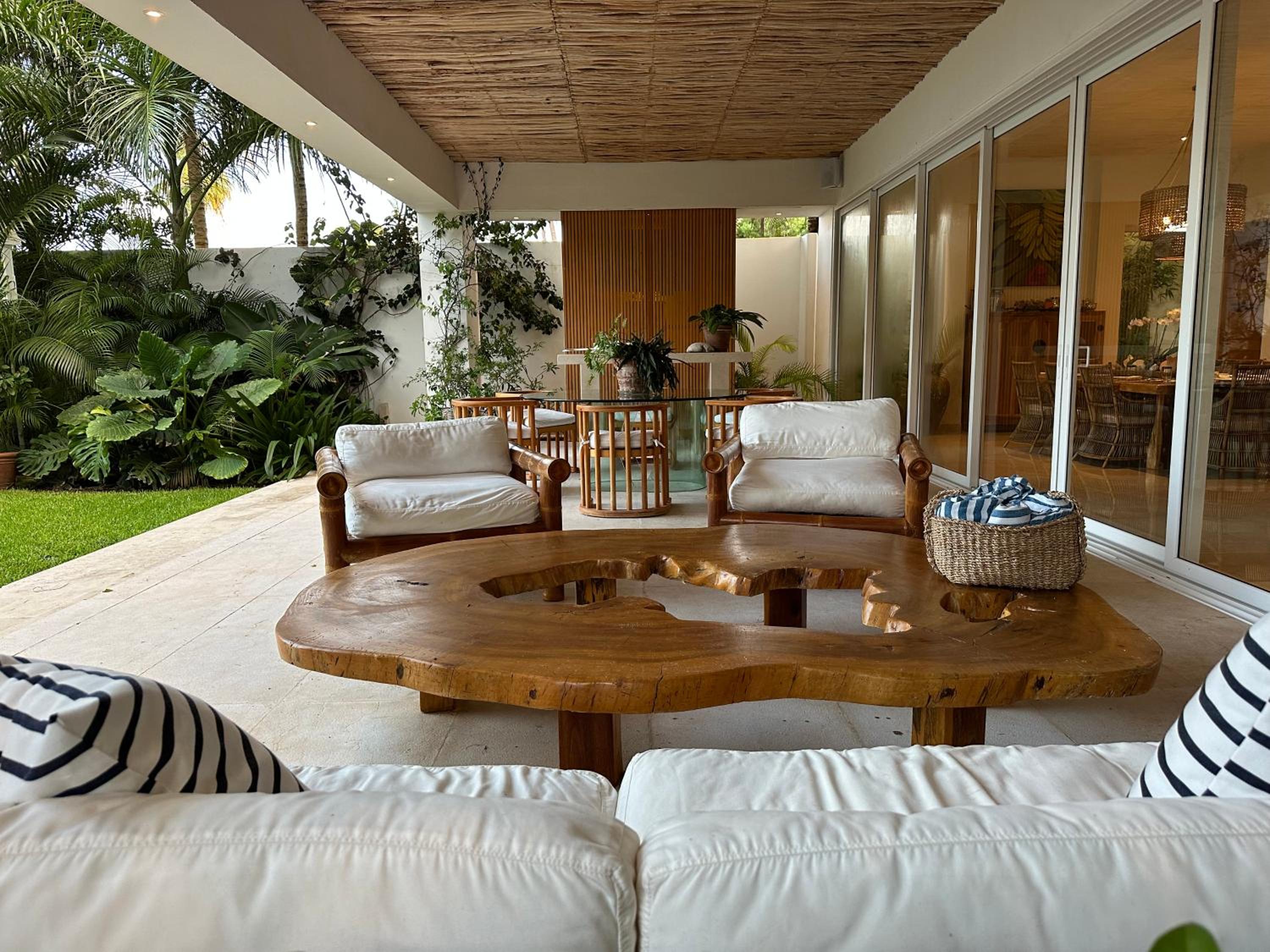 4BR Lakefront Villa with Private Pool by Solmar Rentals