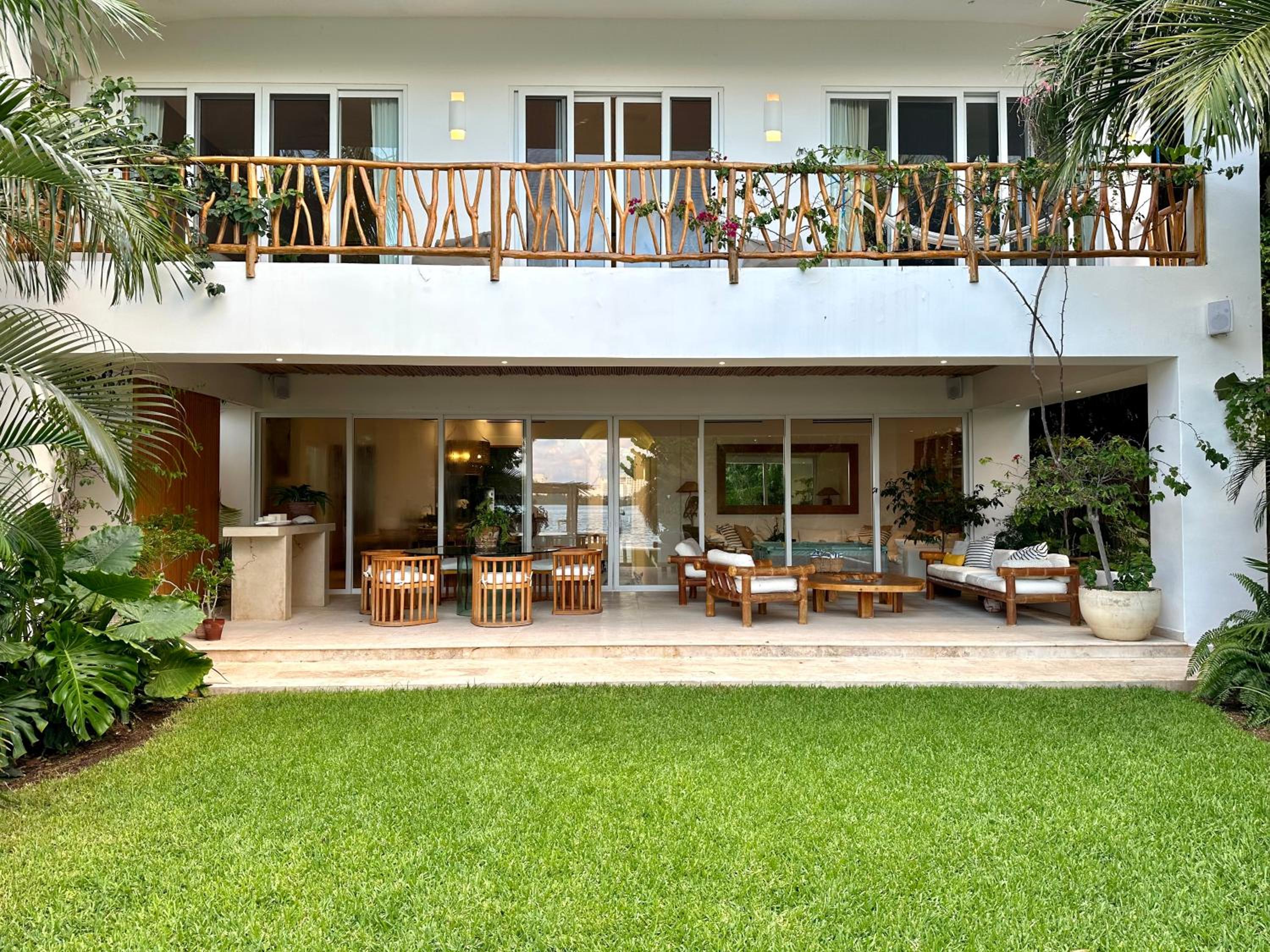 4BR Lakefront Villa with Private Pool by Solmar Rentals