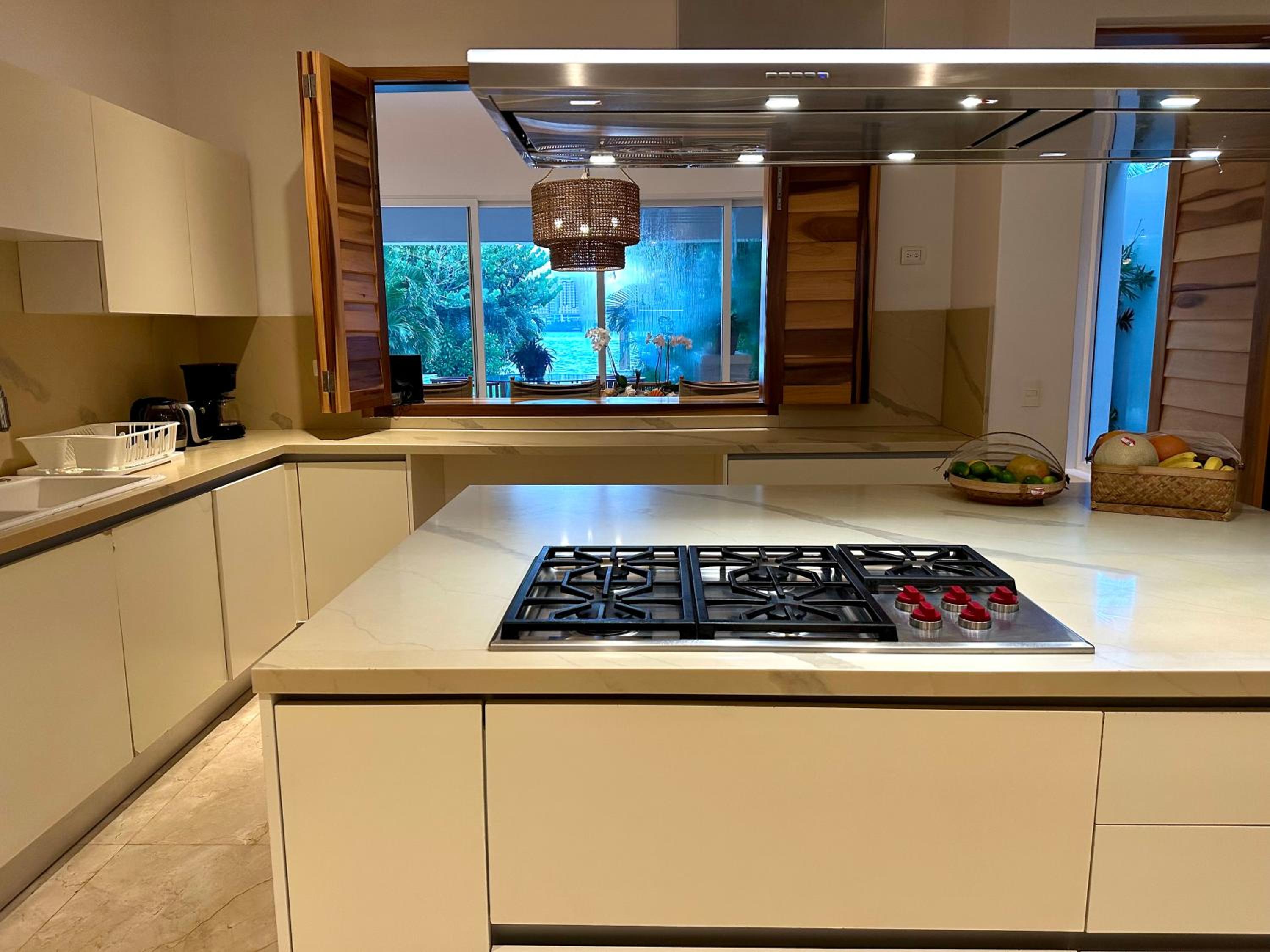 4BR Lakefront Villa with Private Pool by Solmar Rentals