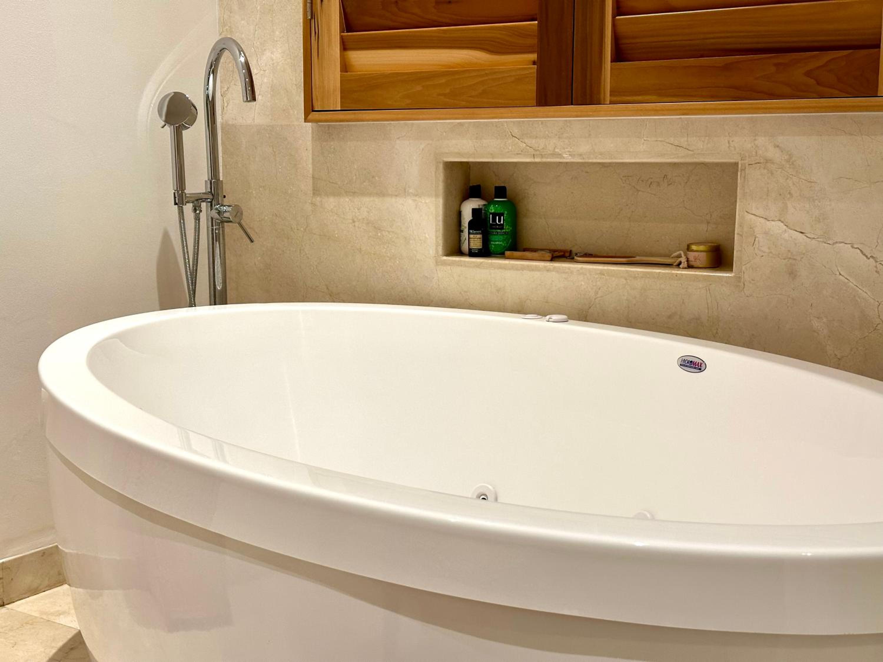 4BR Lakefront Villa with Private Pool by Solmar Rentals