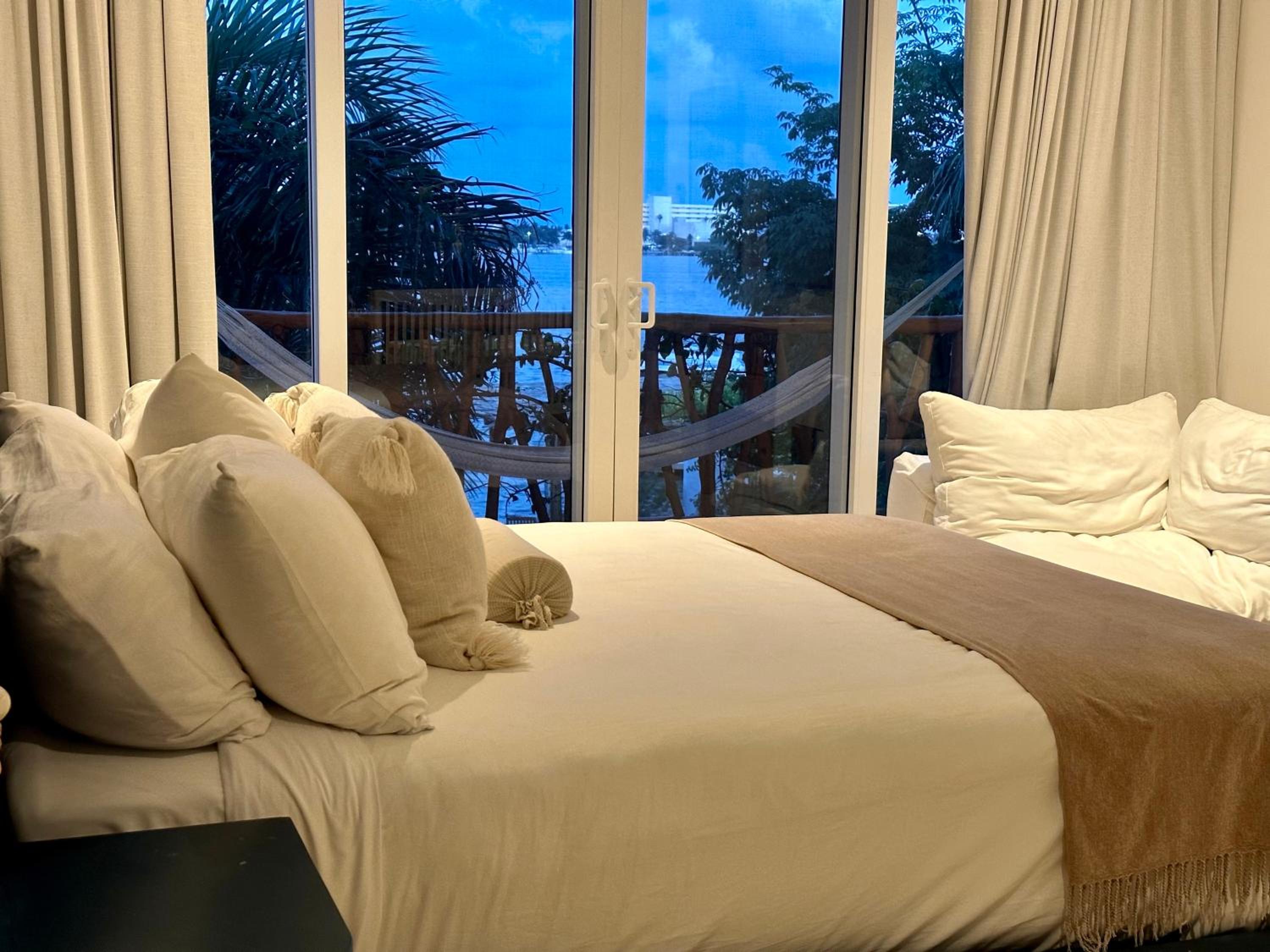 4BR Lakefront Villa with Private Pool by Solmar Rentals