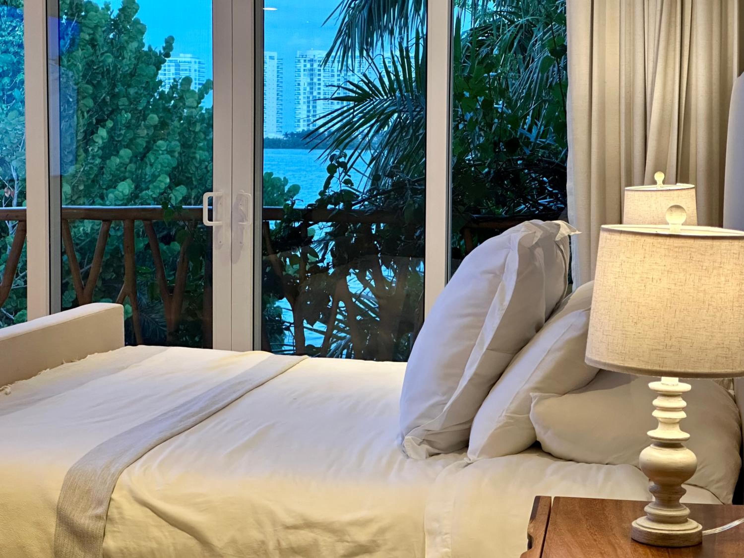 4BR Lakefront Villa with Private Pool by Solmar Rentals