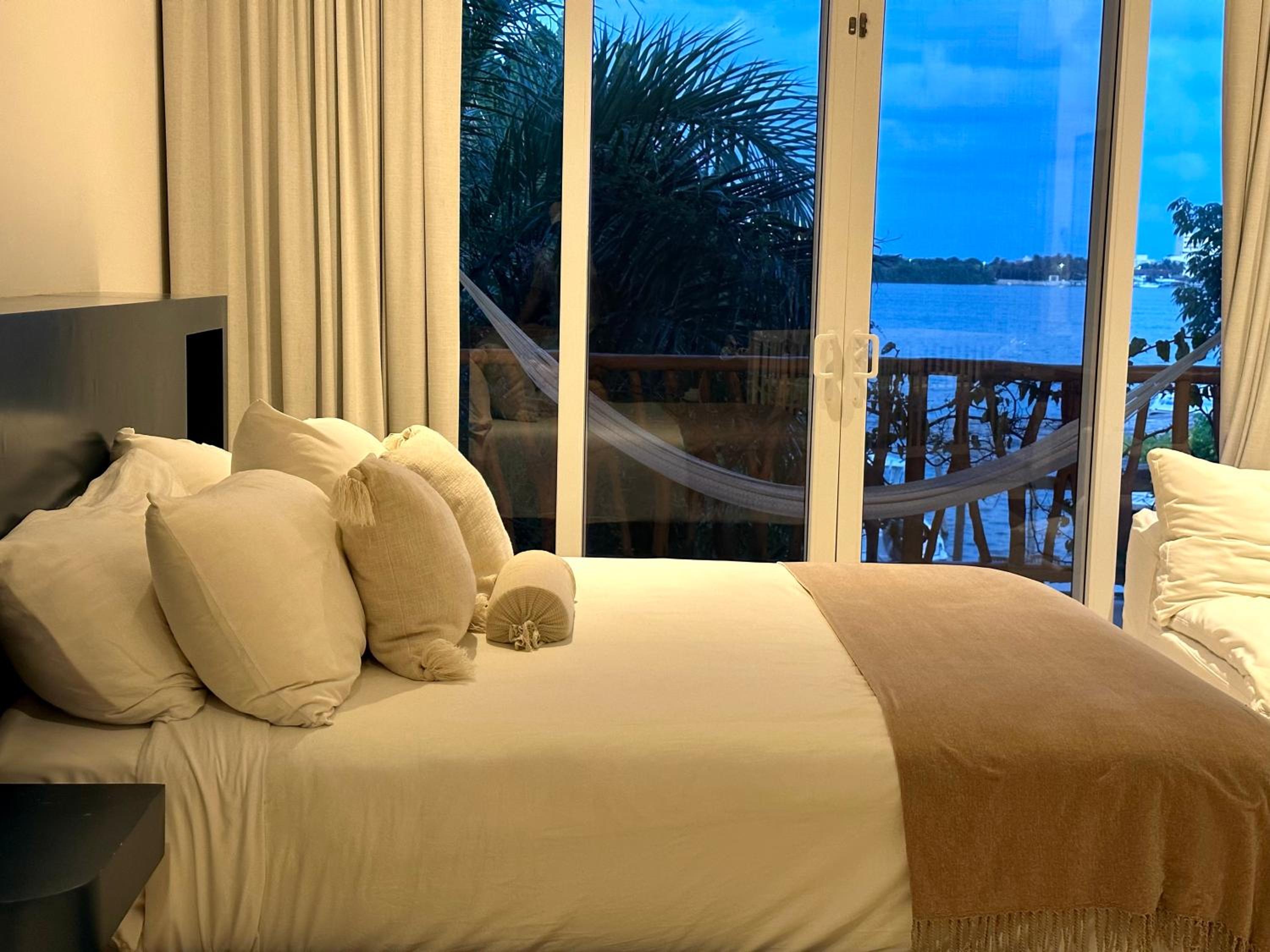 4BR Lakefront Villa with Private Pool by Solmar Rentals