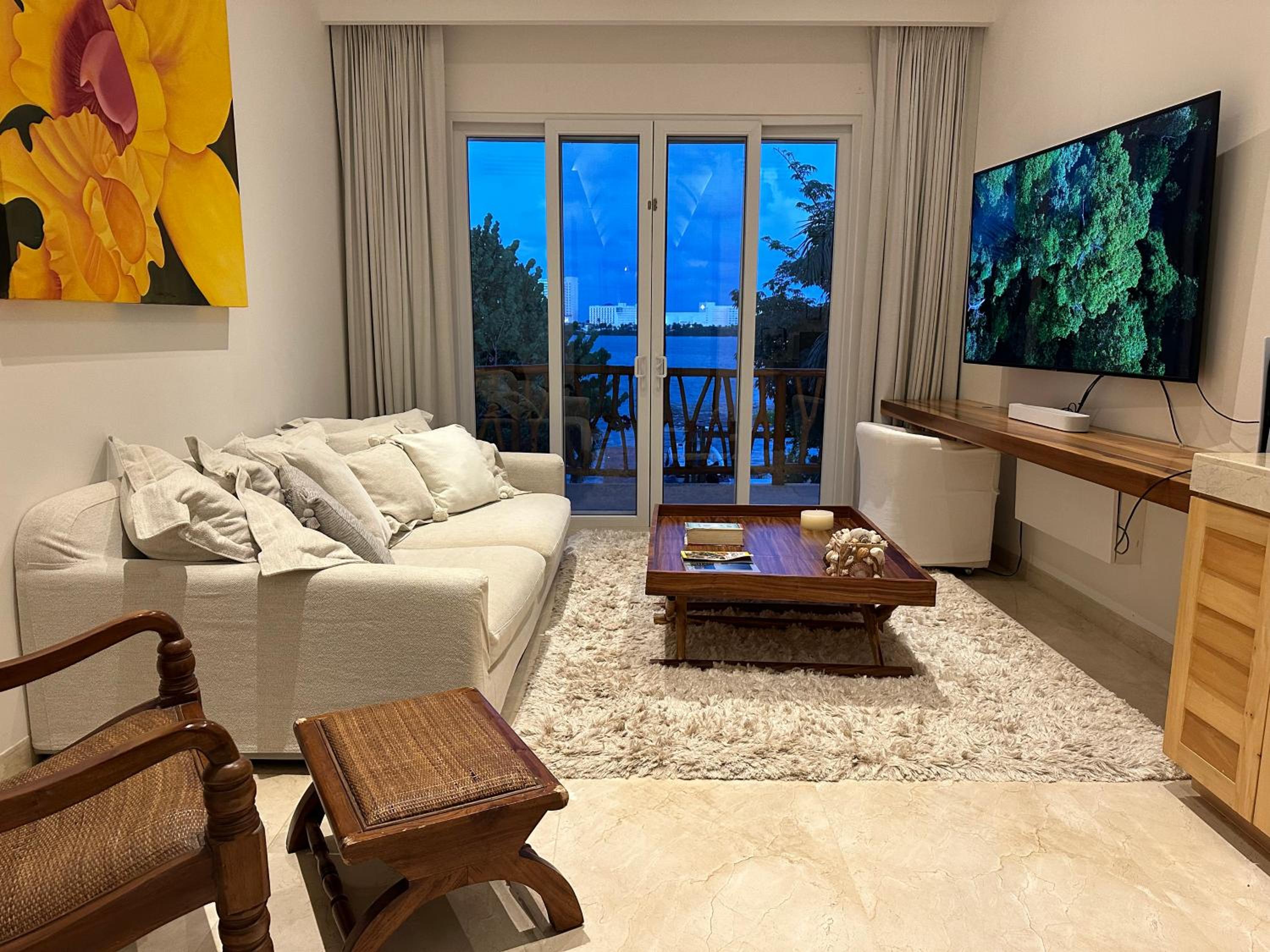 4BR Lakefront Villa with Private Pool by Solmar Rentals