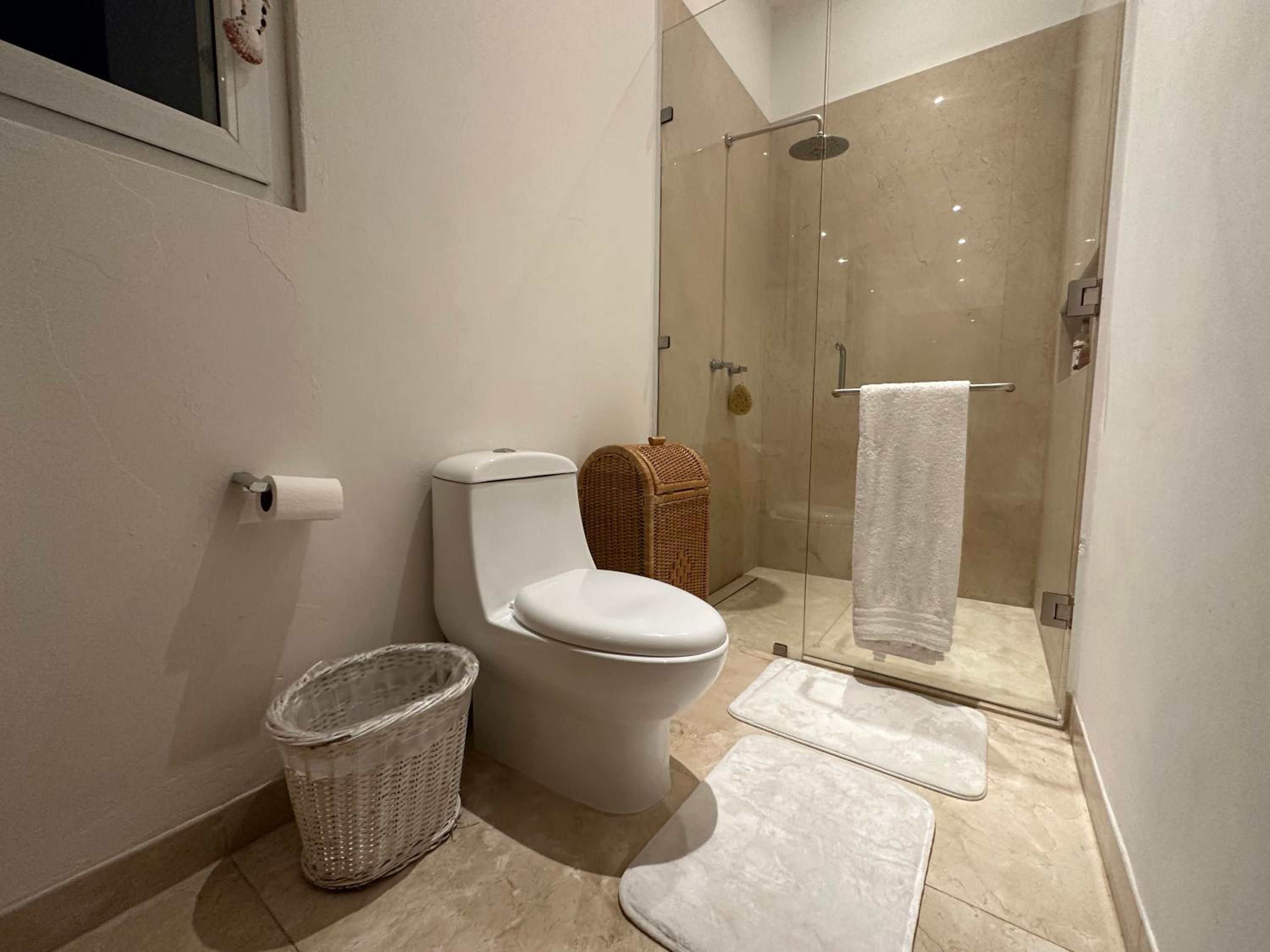 4BR Lakefront Villa with Private Pool by Solmar Rentals