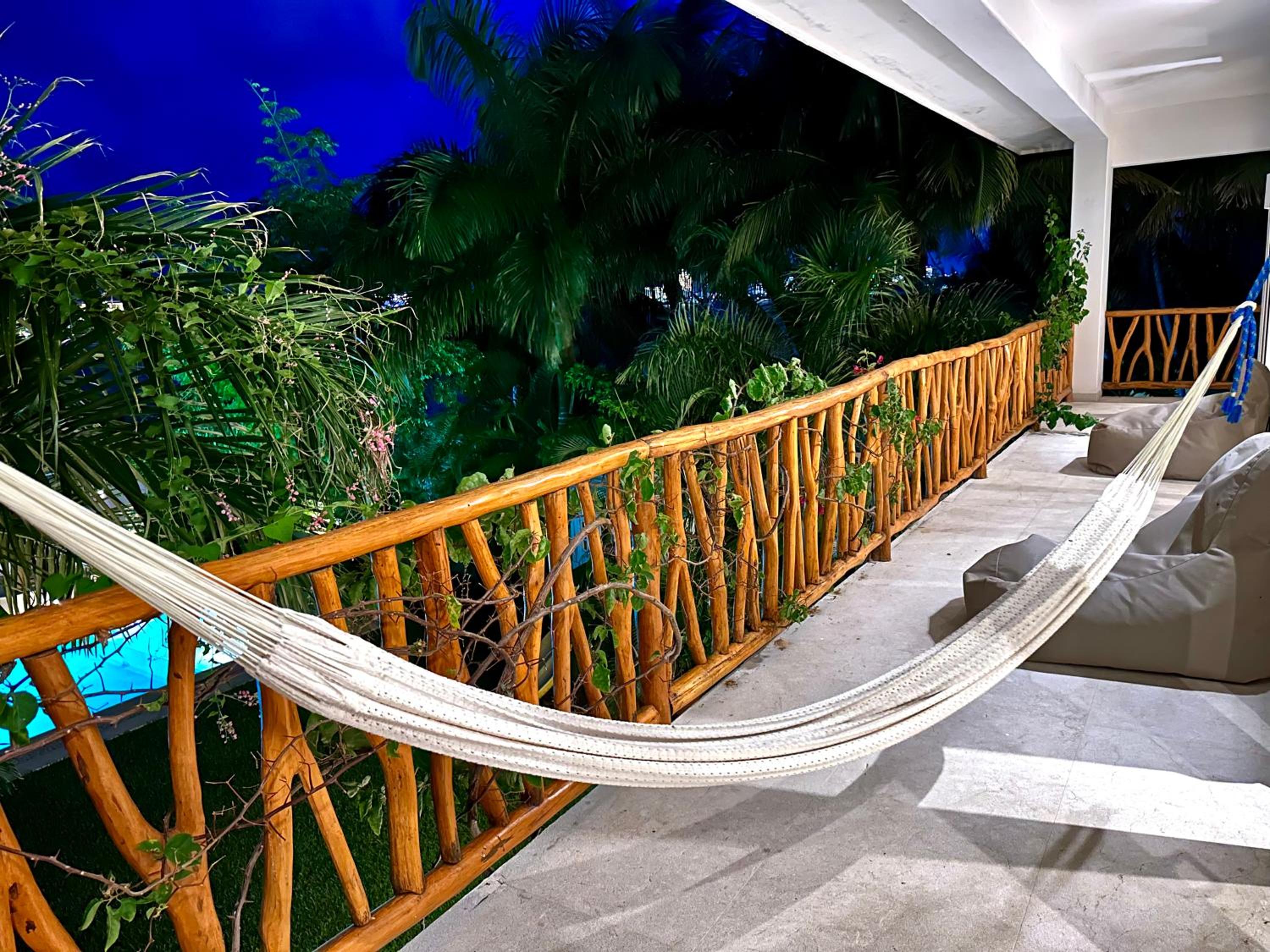 4BR Lakefront Villa with Private Pool by Solmar Rentals