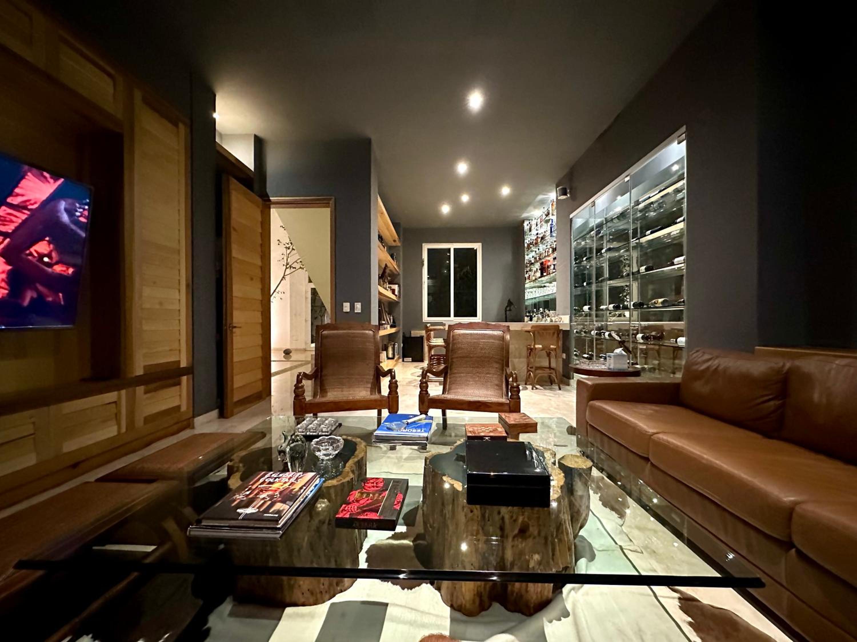 4BR Lakefront Villa with Private Pool by Solmar Rentals