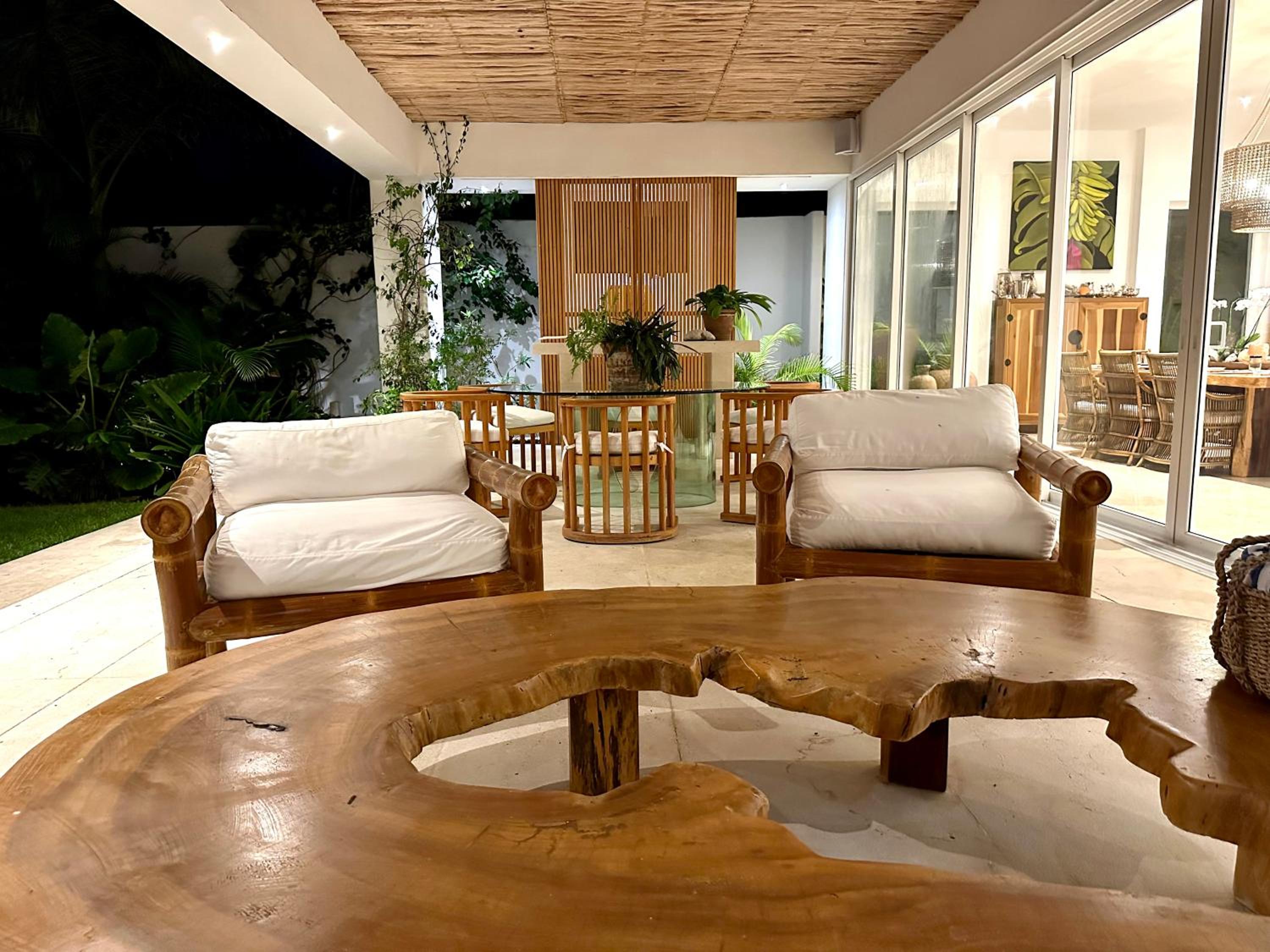 4BR Lakefront Villa with Private Pool by Solmar Rentals