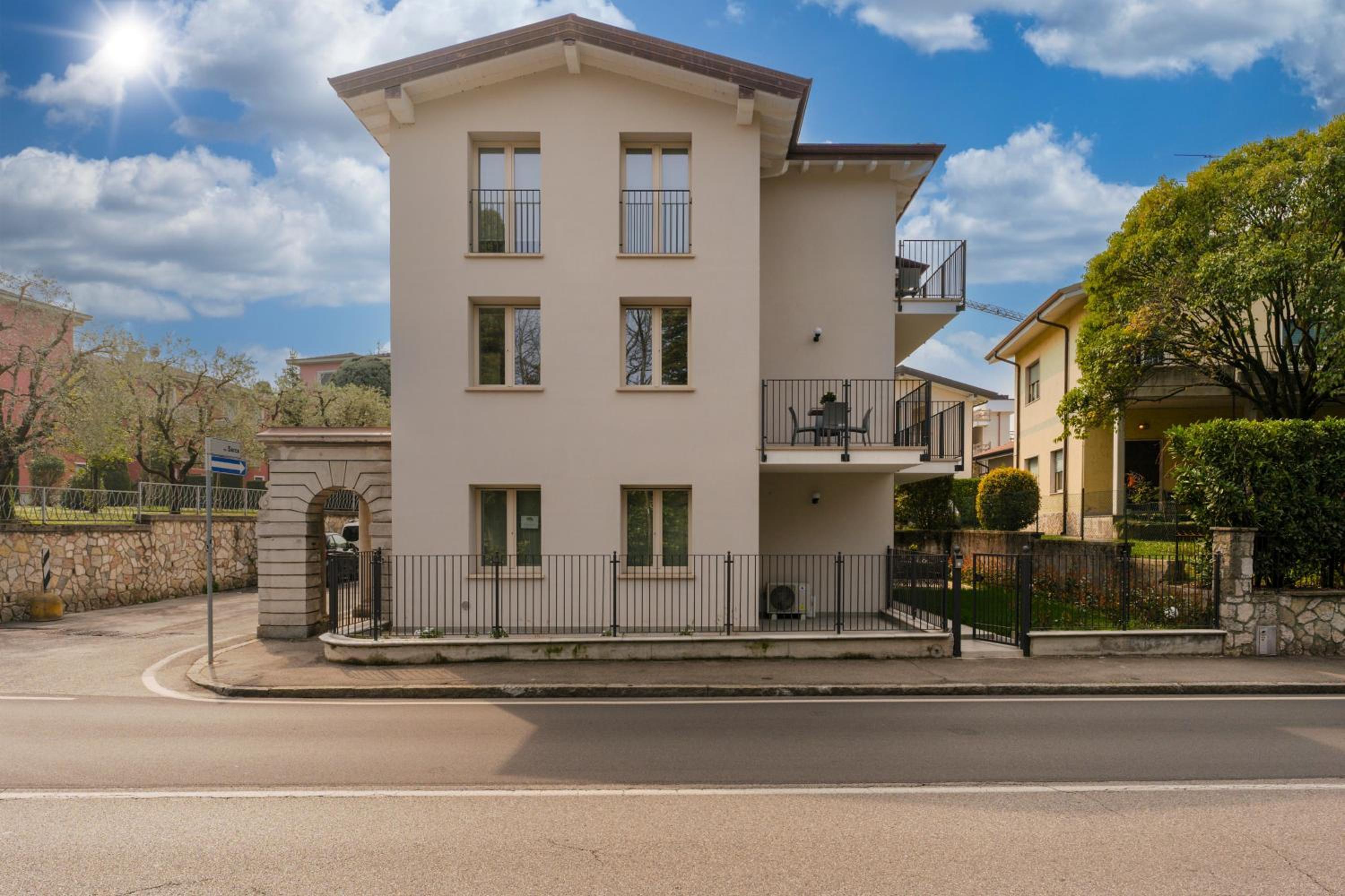 GARIBALDi Apartments