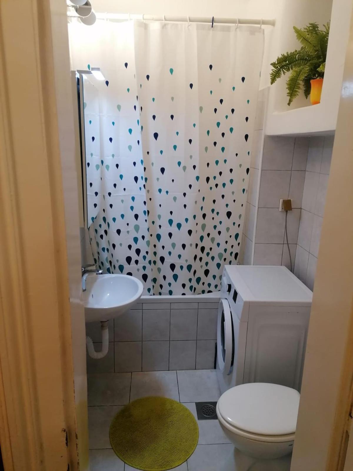 ZAGREB Botanical Garden Budget Apartment