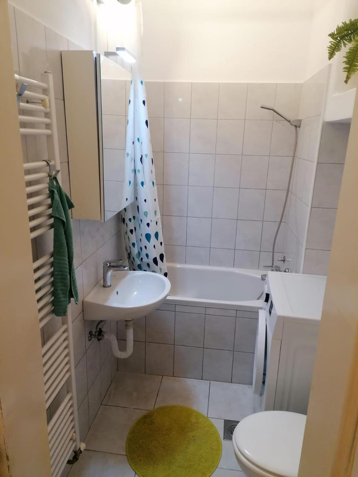 ZAGREB Botanical Garden Budget Apartment