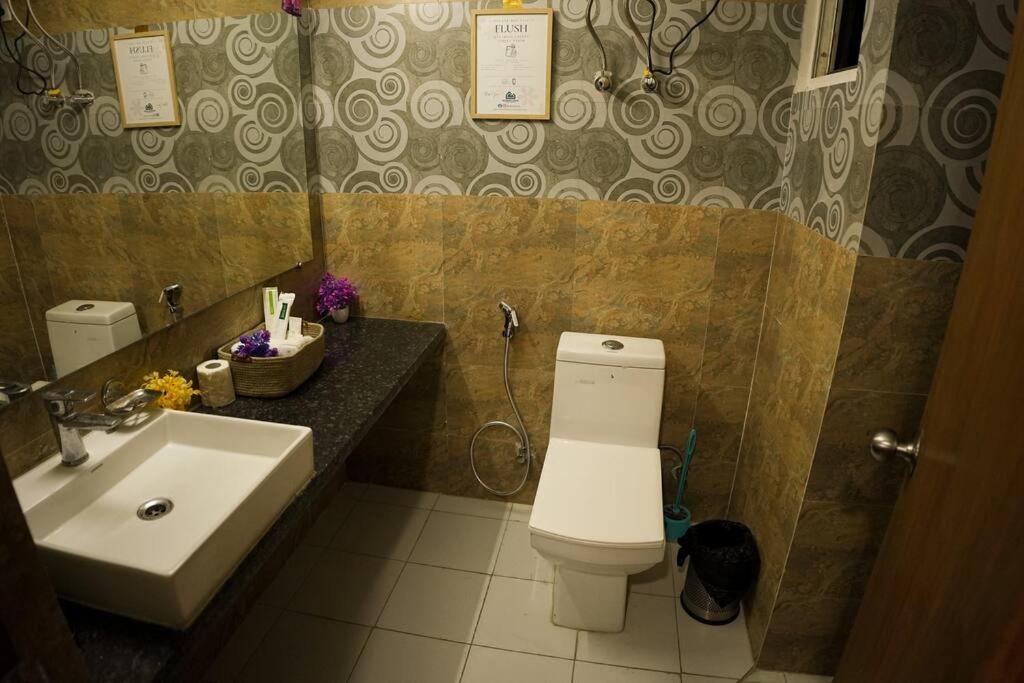 Luxury Apartment Near Pari Chowk view 3