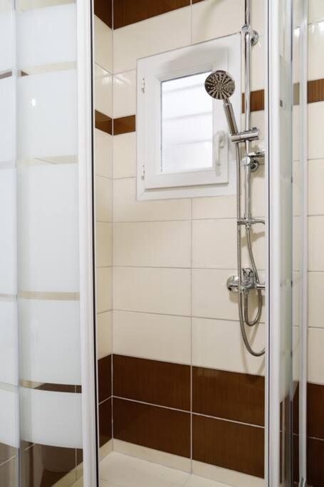 Cozy apartment near Airport view 4
