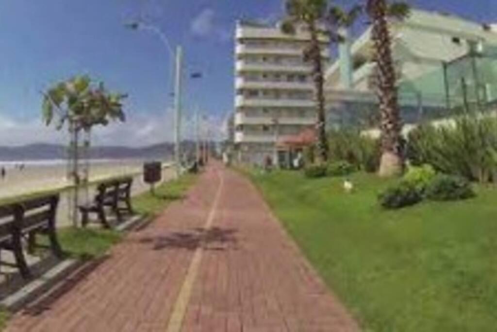 Apartamento para alugar na temporada a 150m do mar