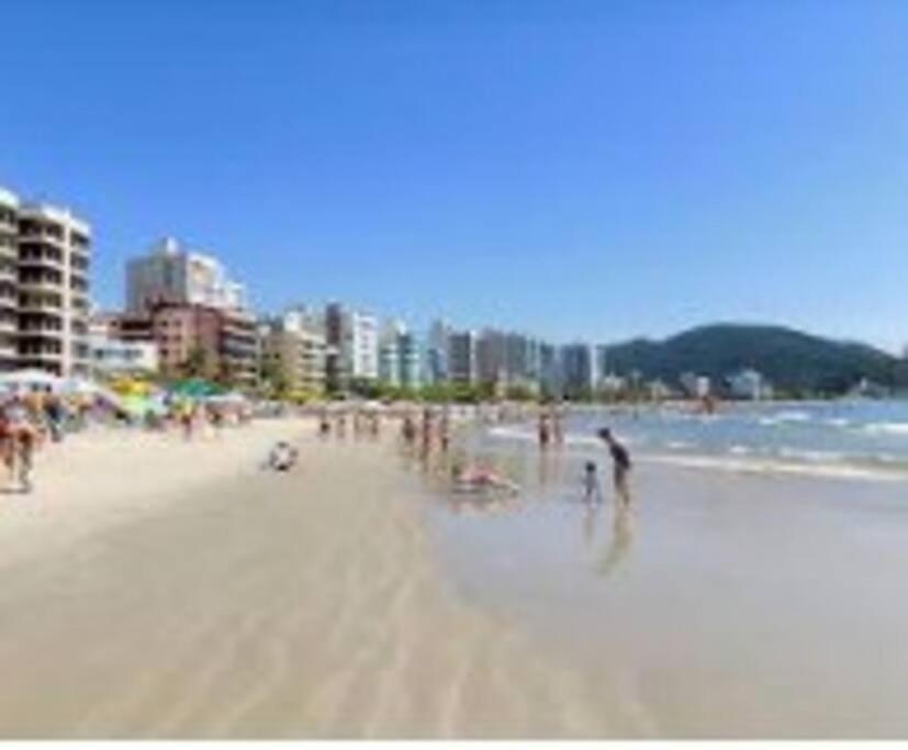 Apartamento para alugar na temporada a 150m do mar