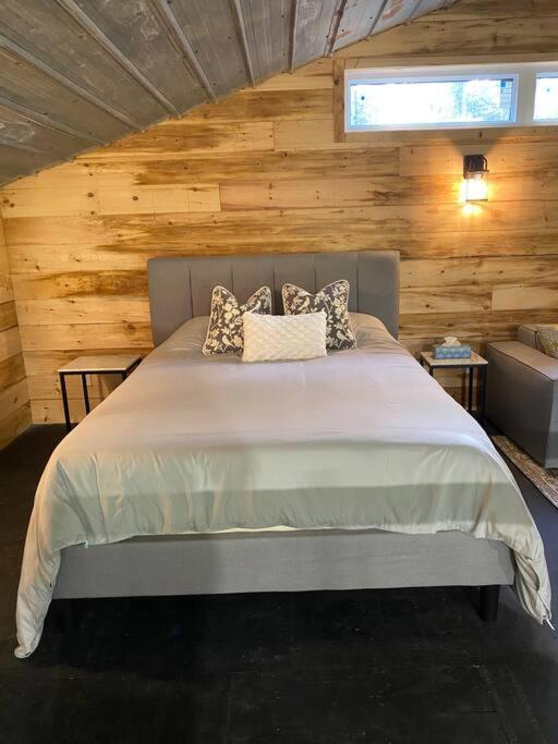 Brand new, private oasis on 18 acres in Erin