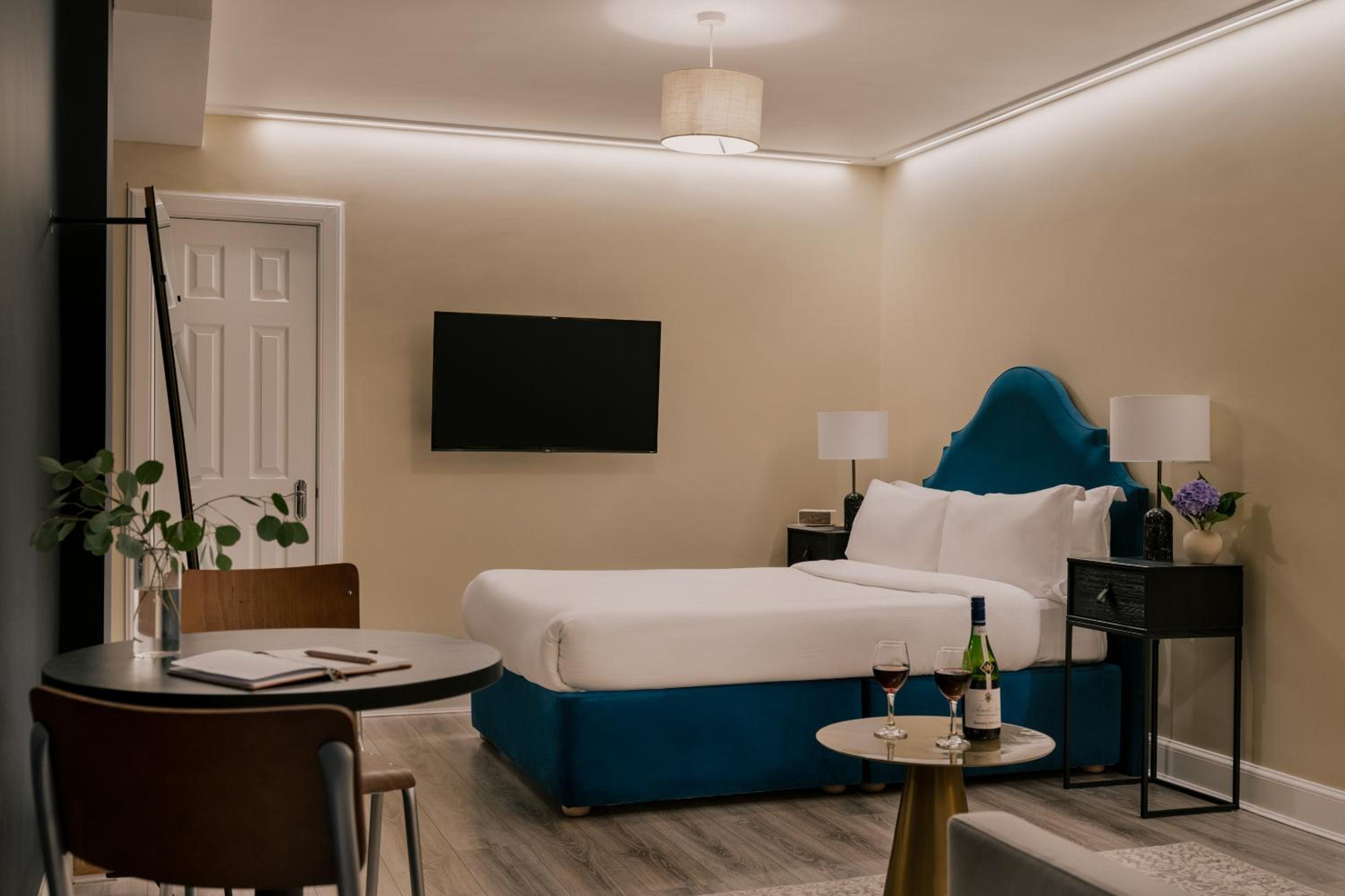 Thistle Suites Royal Garden