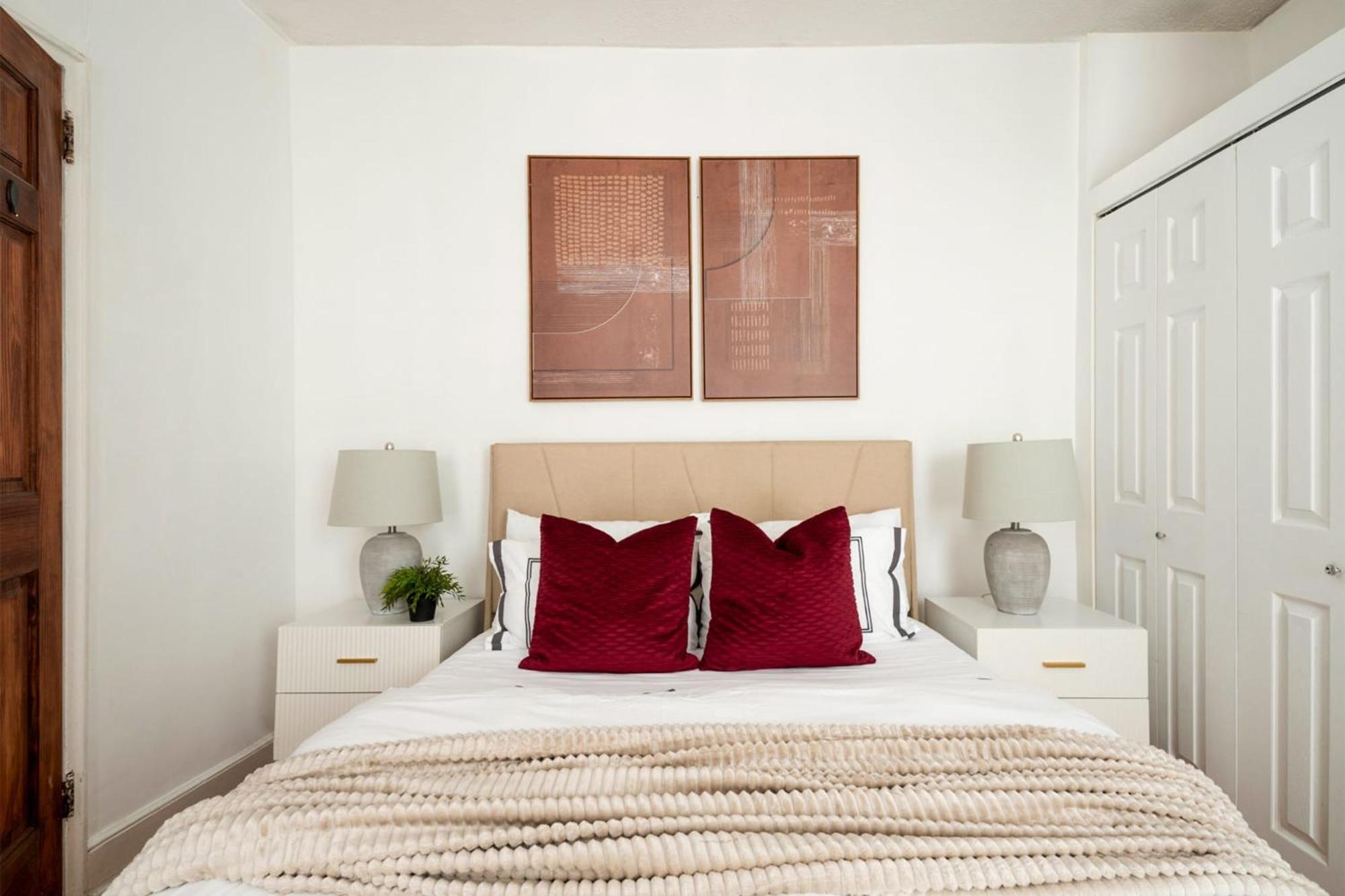 61-2C Prime UES 2BR Newly furnished best value
