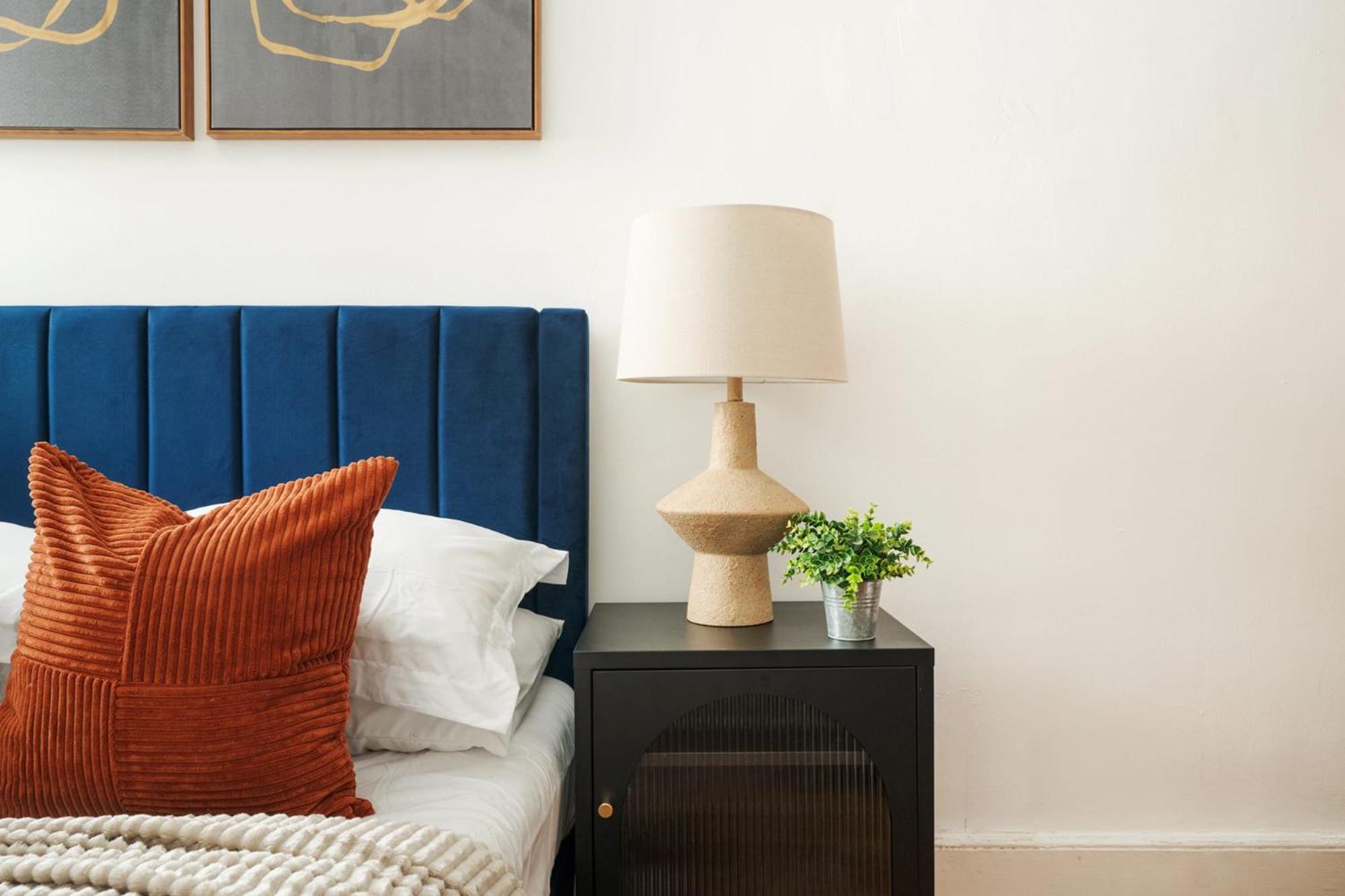 61-2C Prime UES 2BR Newly furnished best value
