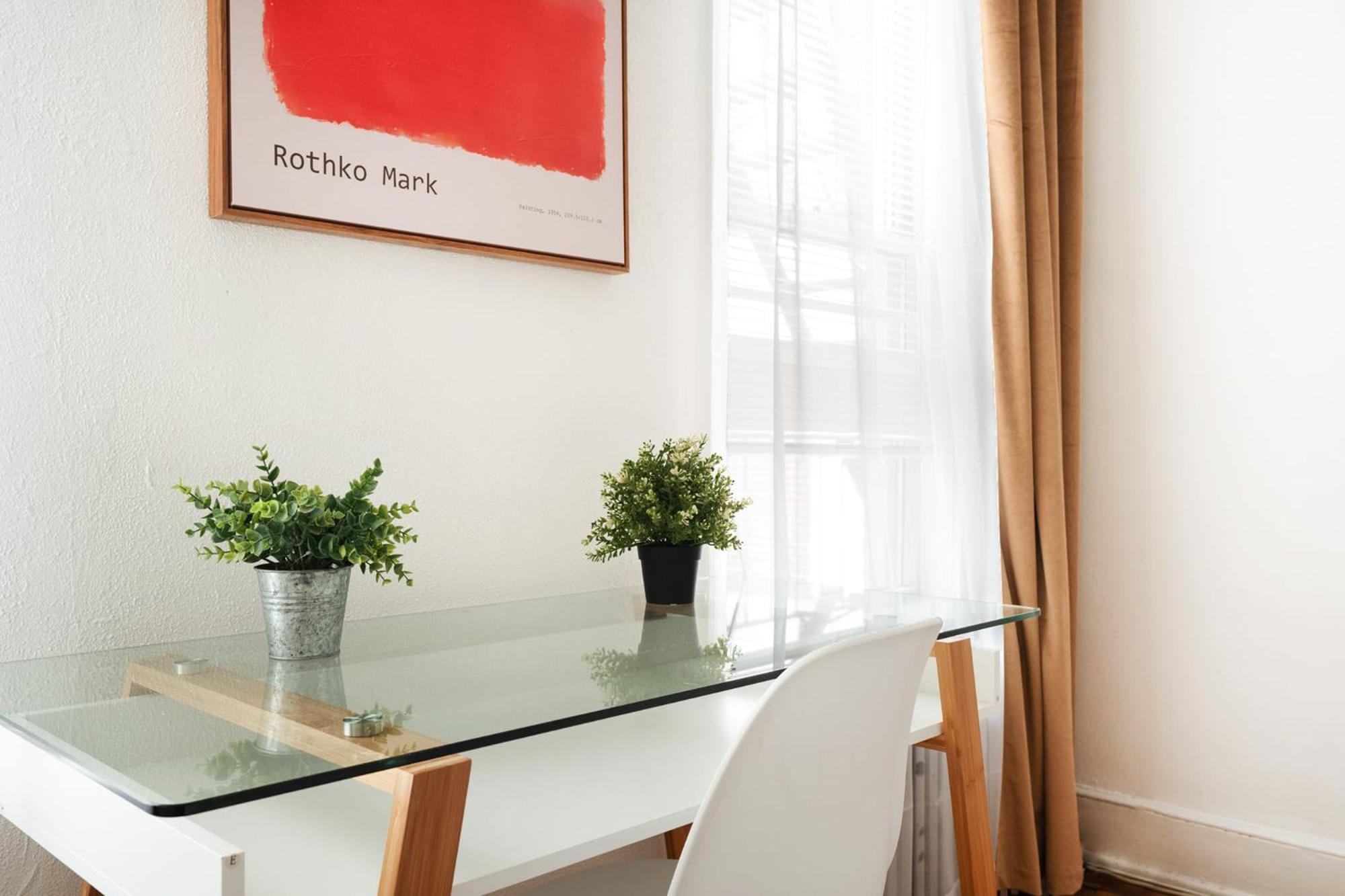 61-2C Prime UES 2BR Newly furnished best value