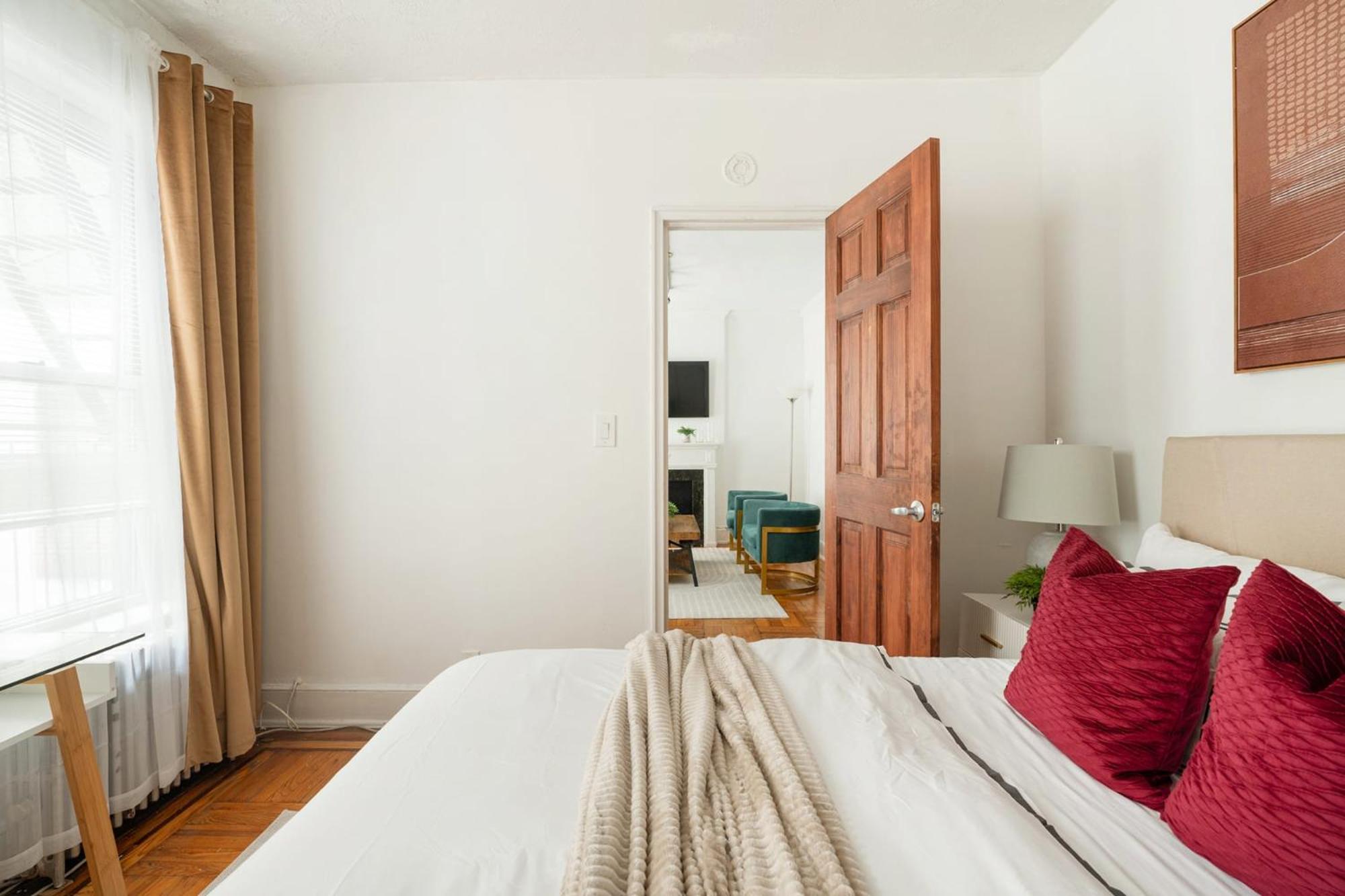 61-2C Prime UES 2BR Newly furnished best value