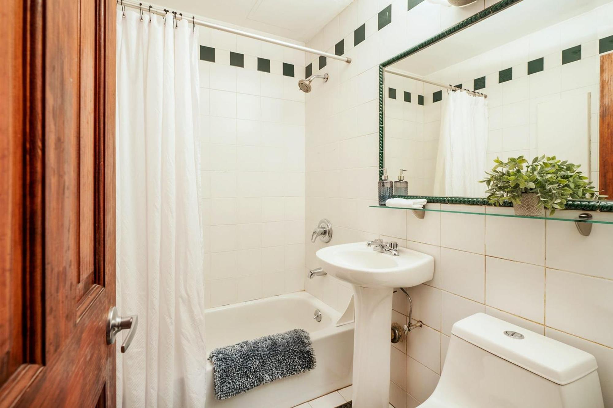 61-2C Prime UES 2BR Newly furnished best value