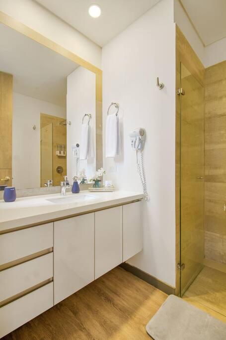 Luxury Apartment in El Poblado, Class Suite 1001