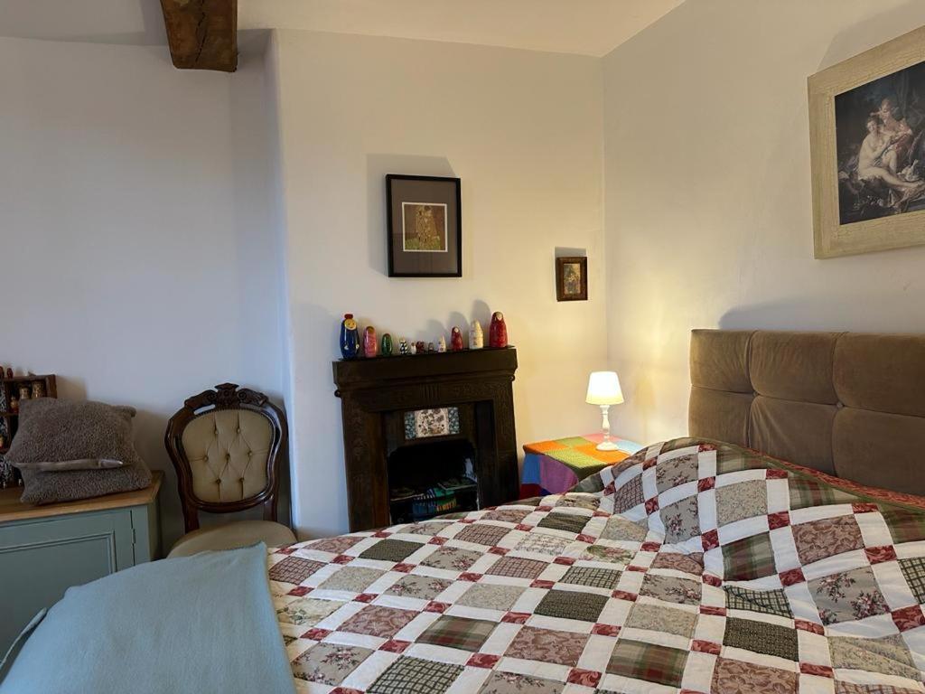 Castle Buildings Cottage2